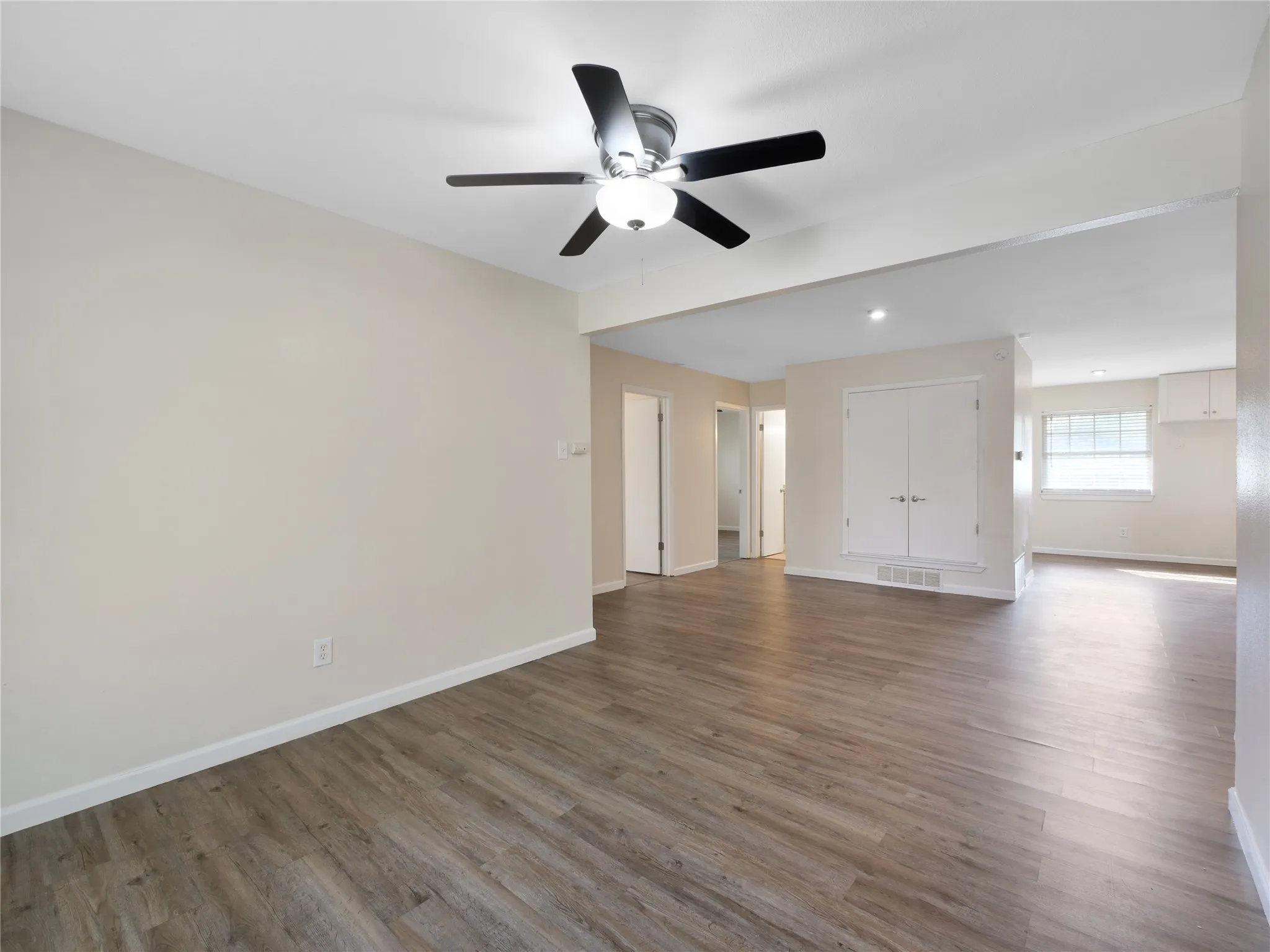 Single Family Residence For Sale in Dallas County , 3616 Pacesetter Drive, Dallas, Texas 75241, 3 Bedroom, 2 Bathroom, 1 Garage spaces, 1,187 Sqft, built in 1971, mls#21324537, Real Estate Agent in Dallas, Homes For Sale in Dallas county, Homes For Sale in Dallas, Realtor in Dallas Texas, Real Estate Brokerage Independent Realty Texas, Luminita Cordes Realtor