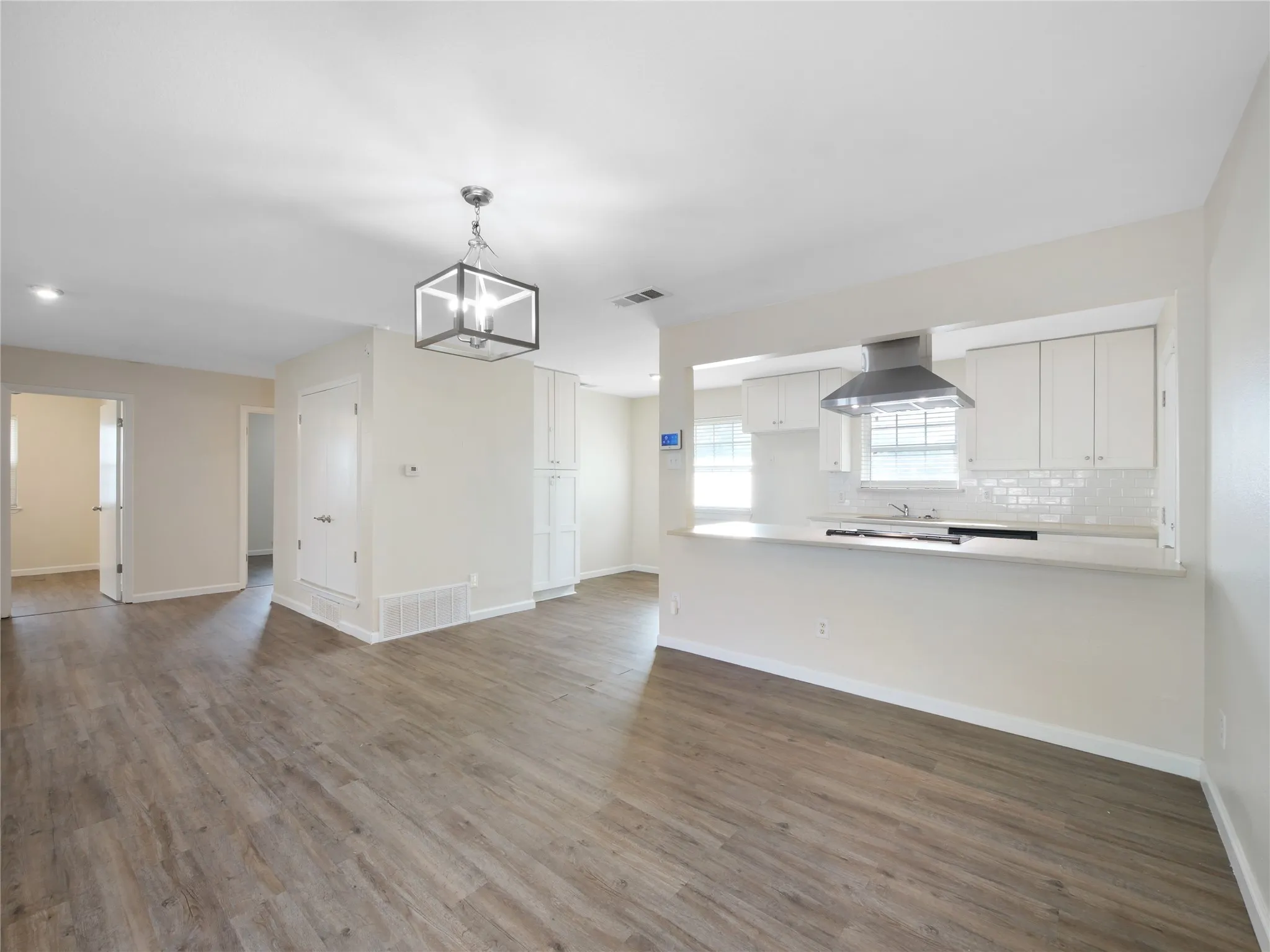 Single Family Residence For Sale in Dallas County , 3616 Pacesetter Drive, Dallas, Texas 75241, 3 Bedroom, 2 Bathroom, 1 Garage spaces, 1,187 Sqft, built in 1971, mls#21324537, Real Estate Agent in Dallas, Homes For Sale in Dallas county, Homes For Sale in Dallas, Realtor in Dallas Texas, Real Estate Brokerage Independent Realty Texas, Luminita Cordes Realtor