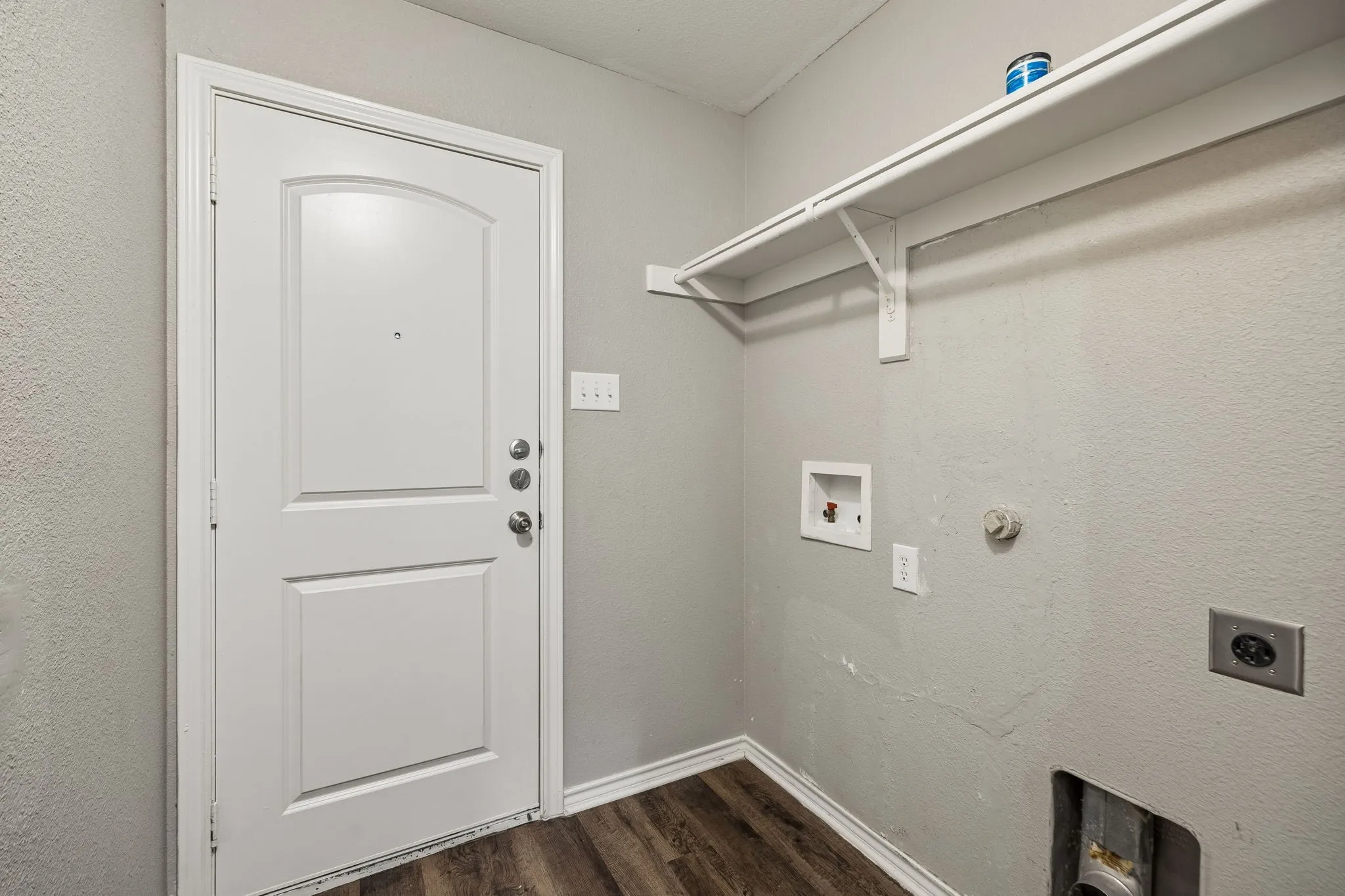 Single Family Residence For Sale in Ellis County , 217 Troy Lane, Red Oak, Texas 75154, 3 Bedroom, 2 Bathroom, 2 Garage spaces, 1,762 Sqft, built in 2013, mls#21344686, Real Estate Agent in Red Oak, Homes For Sale in Ellis county, Homes For Sale in Red Oak, Realtor in Red Oak Texas, Real Estate Brokerage Independent Realty Texas, Luminita Cordes Realtor