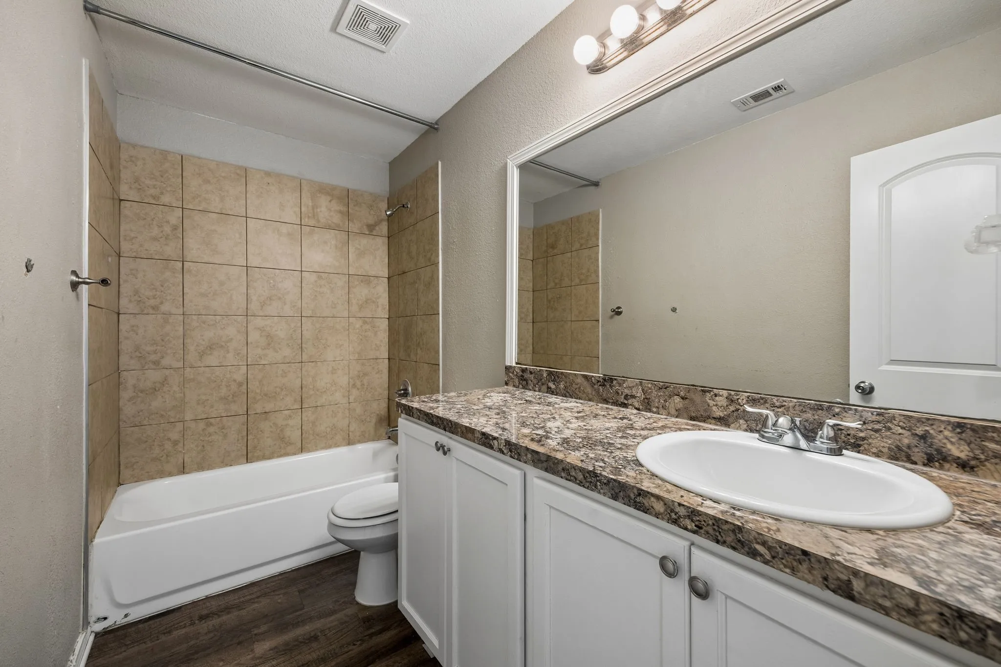 Single Family Residence For Sale in Ellis County , 217 Troy Lane, Red Oak, Texas 75154, 3 Bedroom, 2 Bathroom, 2 Garage spaces, 1,762 Sqft, built in 2013, mls#21344686, Real Estate Agent in Red Oak, Homes For Sale in Ellis county, Homes For Sale in Red Oak, Realtor in Red Oak Texas, Real Estate Brokerage Independent Realty Texas, Luminita Cordes Realtor