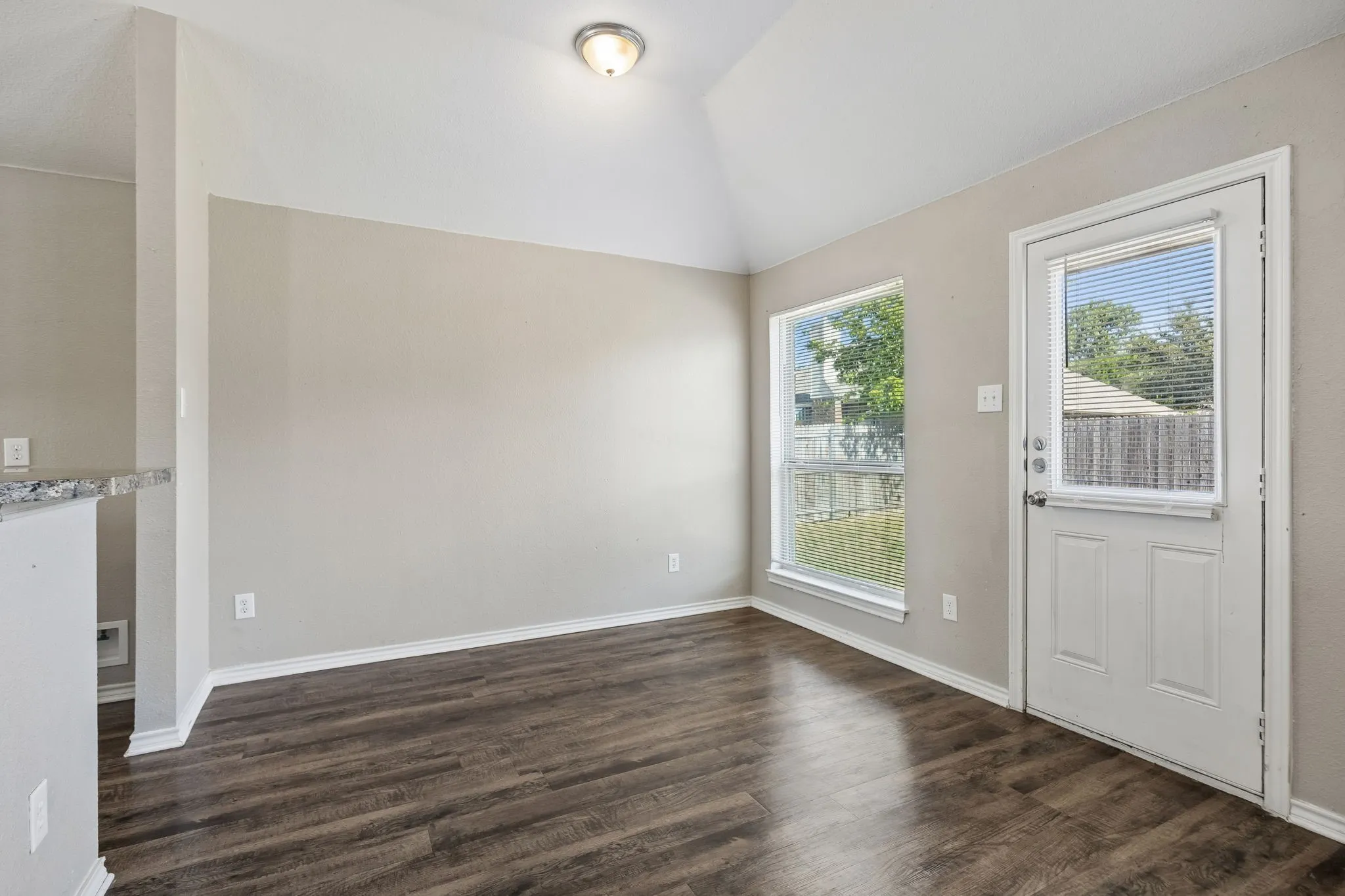 Single Family Residence For Sale in Ellis County , 217 Troy Lane, Red Oak, Texas 75154, 3 Bedroom, 2 Bathroom, 2 Garage spaces, 1,762 Sqft, built in 2013, mls#21344686, Real Estate Agent in Red Oak, Homes For Sale in Ellis county, Homes For Sale in Red Oak, Realtor in Red Oak Texas, Real Estate Brokerage Independent Realty Texas, Luminita Cordes Realtor