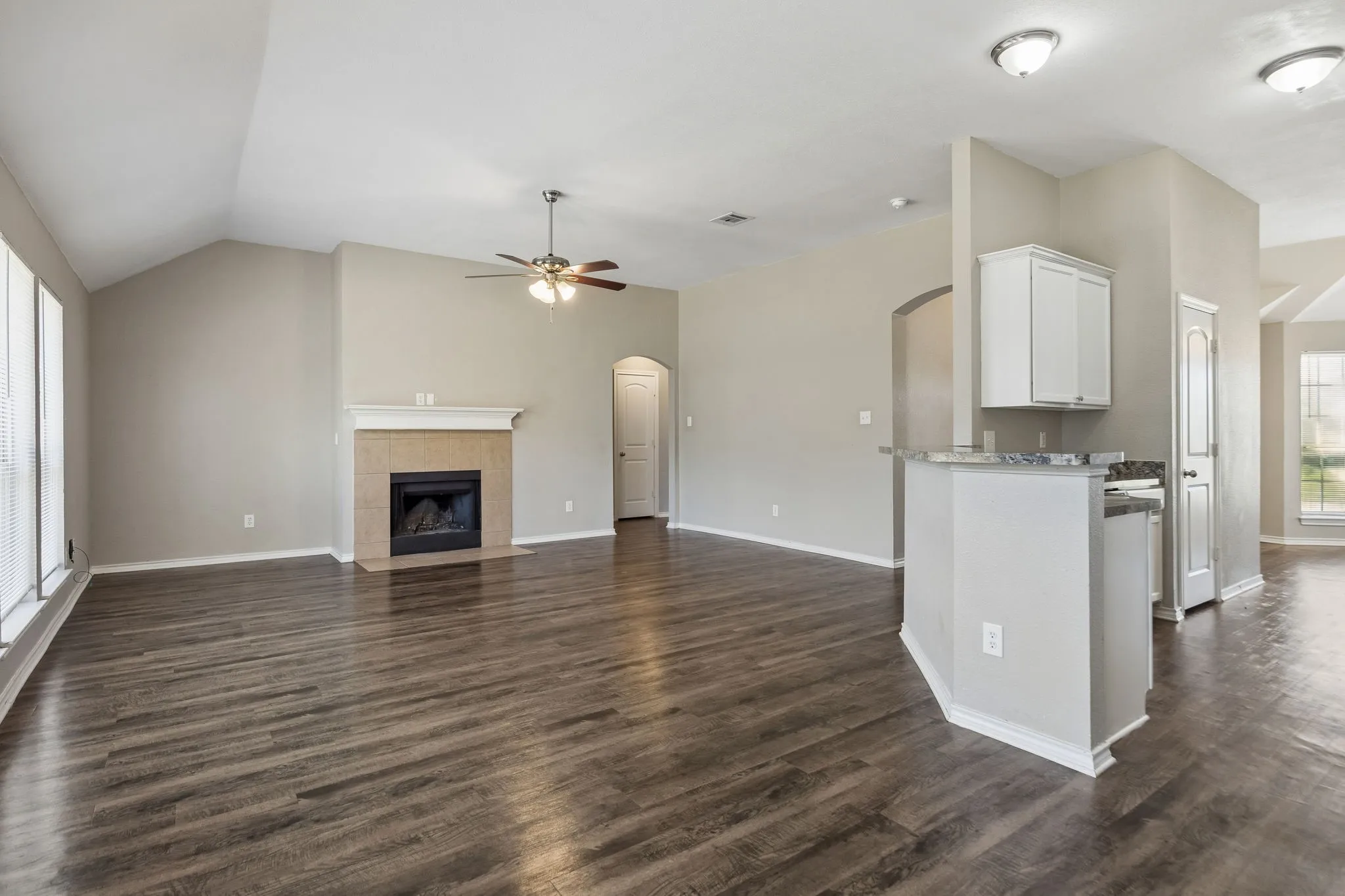 Single Family Residence For Sale in Ellis County , 217 Troy Lane, Red Oak, Texas 75154, 3 Bedroom, 2 Bathroom, 2 Garage spaces, 1,762 Sqft, built in 2013, mls#21344686, Real Estate Agent in Red Oak, Homes For Sale in Ellis county, Homes For Sale in Red Oak, Realtor in Red Oak Texas, Real Estate Brokerage Independent Realty Texas, Luminita Cordes Realtor