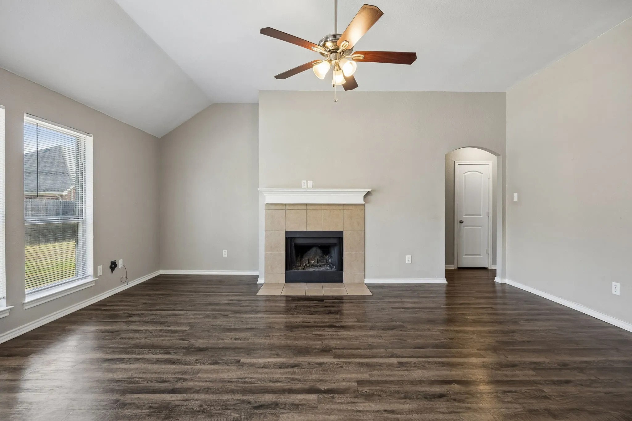 Single Family Residence For Sale in Ellis County , 217 Troy Lane, Red Oak, Texas 75154, 3 Bedroom, 2 Bathroom, 2 Garage spaces, 1,762 Sqft, built in 2013, mls#21344686, Real Estate Agent in Red Oak, Homes For Sale in Ellis county, Homes For Sale in Red Oak, Realtor in Red Oak Texas, Real Estate Brokerage Independent Realty Texas, Luminita Cordes Realtor