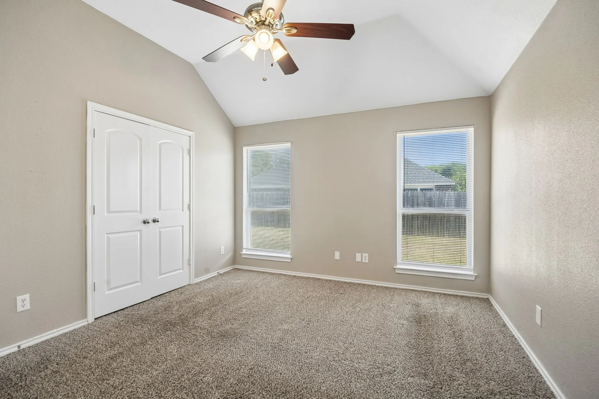 Single Family Residence For Sale in Ellis County , 217 Troy Lane, Red Oak, Texas 75154, 3 Bedroom, 2 Bathroom, 2 Garage spaces, 1,762 Sqft, built in 2013, mls#21344686, Real Estate Agent in Red Oak, Homes For Sale in Ellis county, Homes For Sale in Red Oak, Realtor in Red Oak Texas, Real Estate Brokerage Independent Realty Texas, Luminita Cordes Realtor