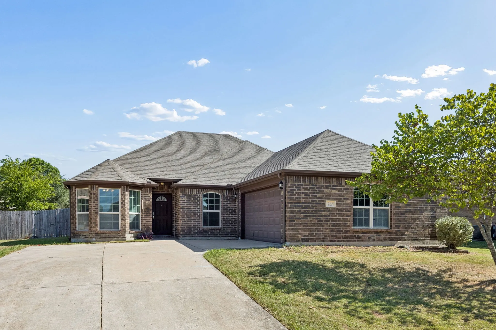 Single Family Residence For Sale in Ellis County , 217 Troy Lane, Red Oak, Texas 75154, 3 Bedroom, 2 Bathroom, 2 Garage spaces, 1,762 Sqft, built in 2013, mls#21344686, Real Estate Agent in Red Oak, Homes For Sale in Ellis county, Homes For Sale in Red Oak, Realtor in Red Oak Texas, Real Estate Brokerage Independent Realty Texas, Luminita Cordes Realtor