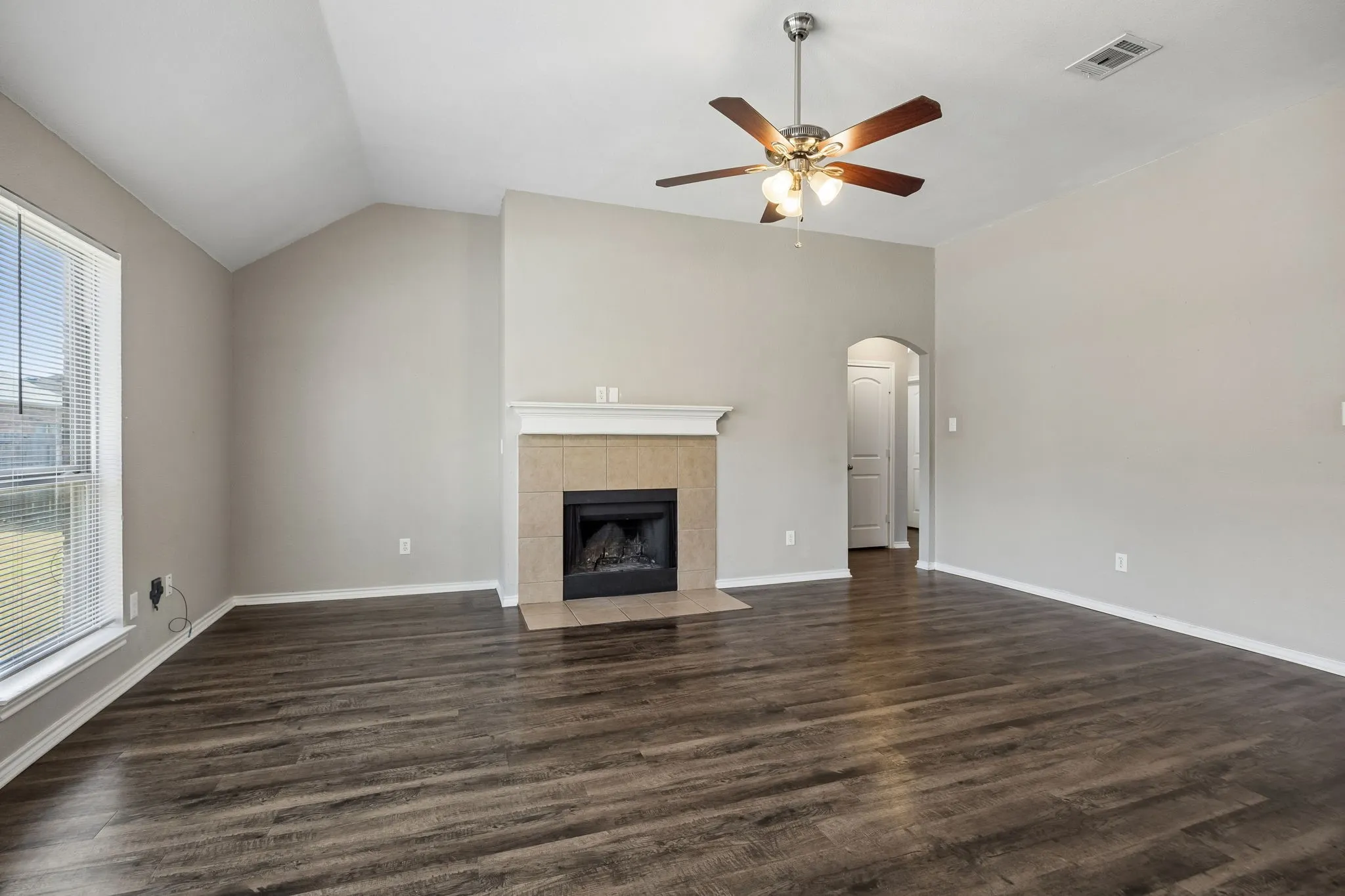 Single Family Residence For Sale in Ellis County , 217 Troy Lane, Red Oak, Texas 75154, 3 Bedroom, 2 Bathroom, 2 Garage spaces, 1,762 Sqft, built in 2013, mls#21344686, Real Estate Agent in Red Oak, Homes For Sale in Ellis county, Homes For Sale in Red Oak, Realtor in Red Oak Texas, Real Estate Brokerage Independent Realty Texas, Luminita Cordes Realtor