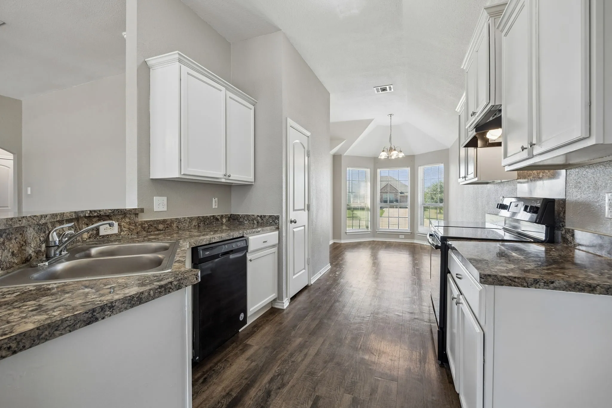 Single Family Residence For Sale in Ellis County , 217 Troy Lane, Red Oak, Texas 75154, 3 Bedroom, 2 Bathroom, 2 Garage spaces, 1,762 Sqft, built in 2013, mls#21344686, Real Estate Agent in Red Oak, Homes For Sale in Ellis county, Homes For Sale in Red Oak, Realtor in Red Oak Texas, Real Estate Brokerage Independent Realty Texas, Luminita Cordes Realtor