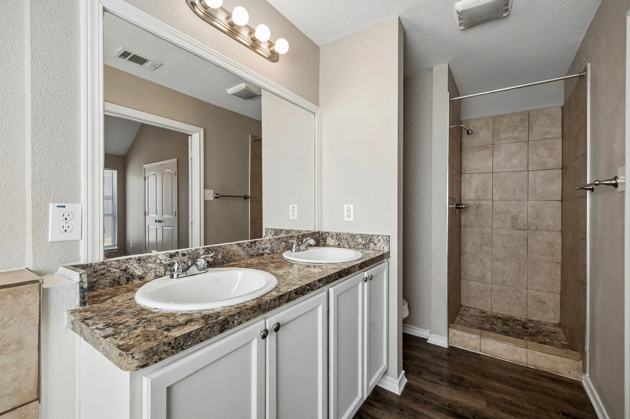 Single Family Residence For Sale in Ellis County , 217 Troy Lane, Red Oak, Texas 75154, 3 Bedroom, 2 Bathroom, 2 Garage spaces, 1,762 Sqft, built in 2013, mls#21344686, Real Estate Agent in Red Oak, Homes For Sale in Ellis county, Homes For Sale in Red Oak, Realtor in Red Oak Texas, Real Estate Brokerage Independent Realty Texas, Luminita Cordes Realtor