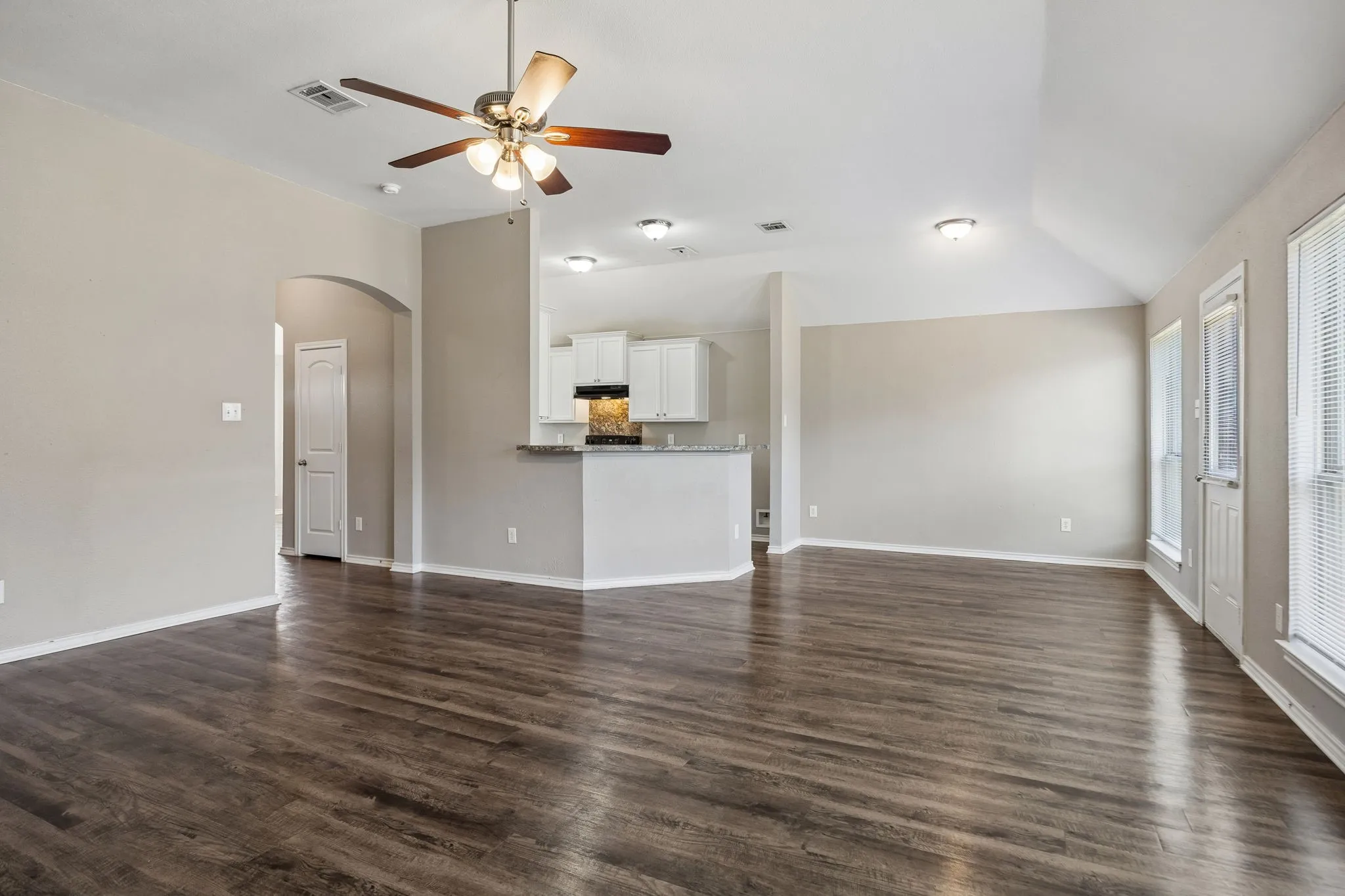 Single Family Residence For Sale in Ellis County , 217 Troy Lane, Red Oak, Texas 75154, 3 Bedroom, 2 Bathroom, 2 Garage spaces, 1,762 Sqft, built in 2013, mls#21344686, Real Estate Agent in Red Oak, Homes For Sale in Ellis county, Homes For Sale in Red Oak, Realtor in Red Oak Texas, Real Estate Brokerage Independent Realty Texas, Luminita Cordes Realtor