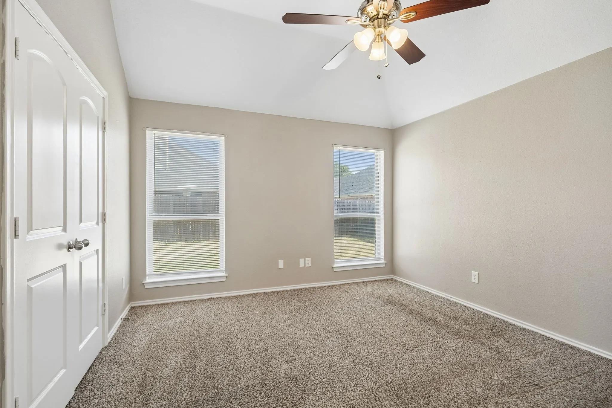 Single Family Residence For Sale in Ellis County , 217 Troy Lane, Red Oak, Texas 75154, 3 Bedroom, 2 Bathroom, 2 Garage spaces, 1,762 Sqft, built in 2013, mls#21344686, Real Estate Agent in Red Oak, Homes For Sale in Ellis county, Homes For Sale in Red Oak, Realtor in Red Oak Texas, Real Estate Brokerage Independent Realty Texas, Luminita Cordes Realtor
