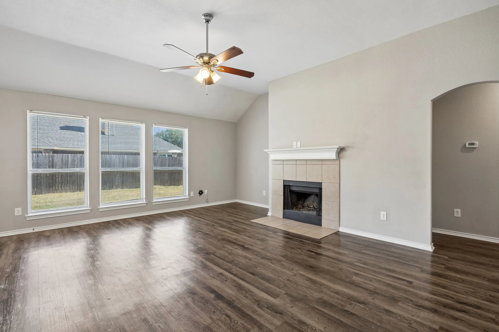 Single Family Residence For Sale in Ellis County , 217 Troy Lane, Red Oak, Texas 75154, 3 Bedroom, 2 Bathroom, 2 Garage spaces, 1,762 Sqft, built in 2013, mls#21344686, Real Estate Agent in Red Oak, Homes For Sale in Ellis county, Homes For Sale in Red Oak, Realtor in Red Oak Texas, Real Estate Brokerage Independent Realty Texas, Luminita Cordes Realtor