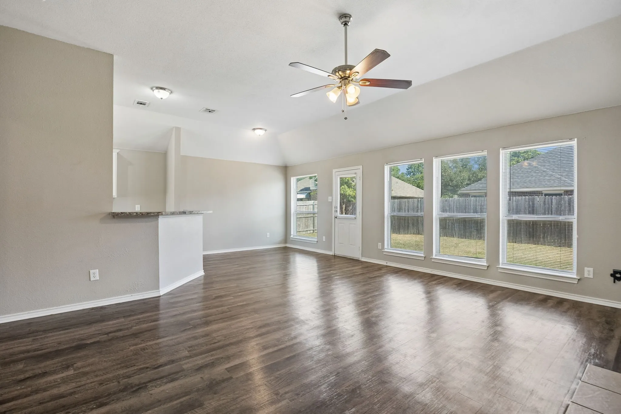 Single Family Residence For Sale in Ellis County , 217 Troy Lane, Red Oak, Texas 75154, 3 Bedroom, 2 Bathroom, 2 Garage spaces, 1,762 Sqft, built in 2013, mls#21344686, Real Estate Agent in Red Oak, Homes For Sale in Ellis county, Homes For Sale in Red Oak, Realtor in Red Oak Texas, Real Estate Brokerage Independent Realty Texas, Luminita Cordes Realtor