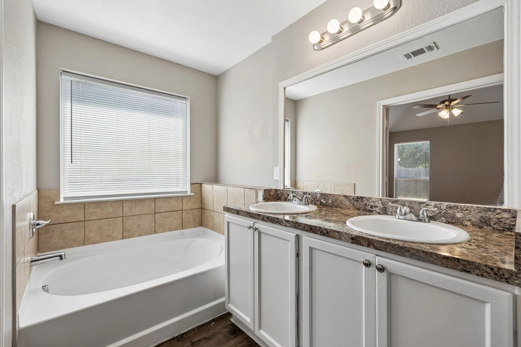 Single Family Residence For Sale in Ellis County , 217 Troy Lane, Red Oak, Texas 75154, 3 Bedroom, 2 Bathroom, 2 Garage spaces, 1,762 Sqft, built in 2013, mls#21344686, Real Estate Agent in Red Oak, Homes For Sale in Ellis county, Homes For Sale in Red Oak, Realtor in Red Oak Texas, Real Estate Brokerage Independent Realty Texas, Luminita Cordes Realtor