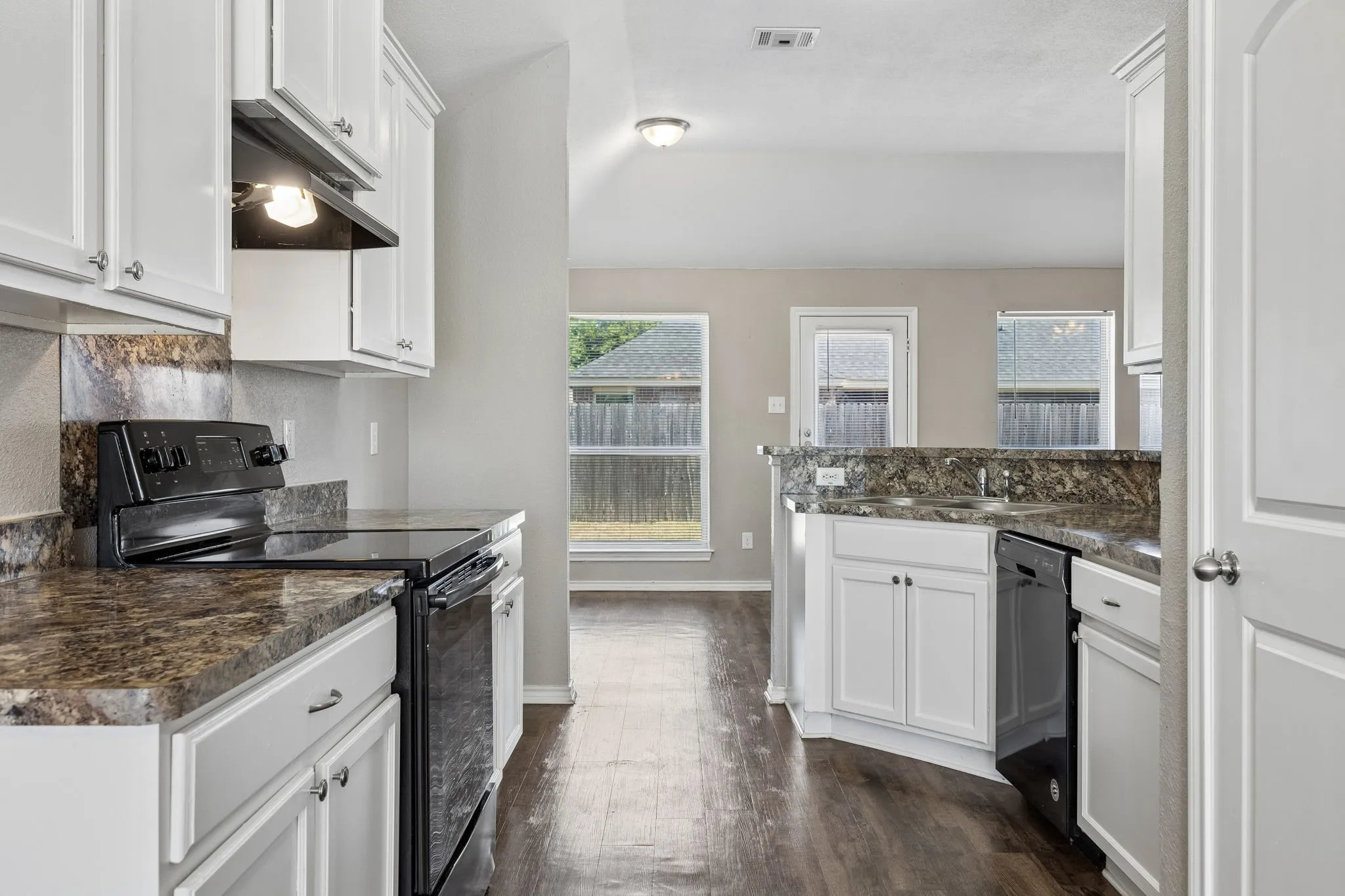 Single Family Residence For Sale in Ellis County , 217 Troy Lane, Red Oak, Texas 75154, 3 Bedroom, 2 Bathroom, 2 Garage spaces, 1,762 Sqft, built in 2013, mls#21344686, Real Estate Agent in Red Oak, Homes For Sale in Ellis county, Homes For Sale in Red Oak, Realtor in Red Oak Texas, Real Estate Brokerage Independent Realty Texas, Luminita Cordes Realtor