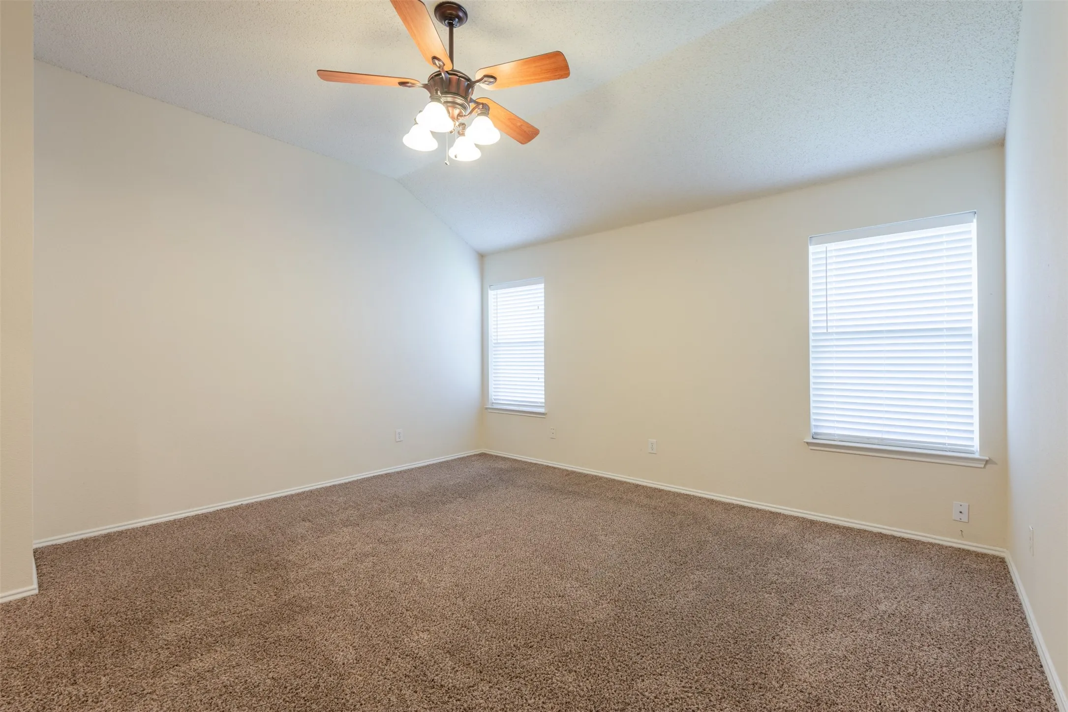 Single Family Residence For Rent in Parker County , 201 Whitestone Way, Weatherford, Texas 76085, 4 Bedroom, 2 Bathroom, 2 Garage spaces, 1,833 Sqft, built in 2002, mls#21344886, Real Estate Agent in Weatherford, Homes For Rent in Parker county, Homes For Rent in Weatherford, Realtor in Weatherford Texas, Real Estate Brokerage Independent Realty Texas, Luminita Cordes Realtor