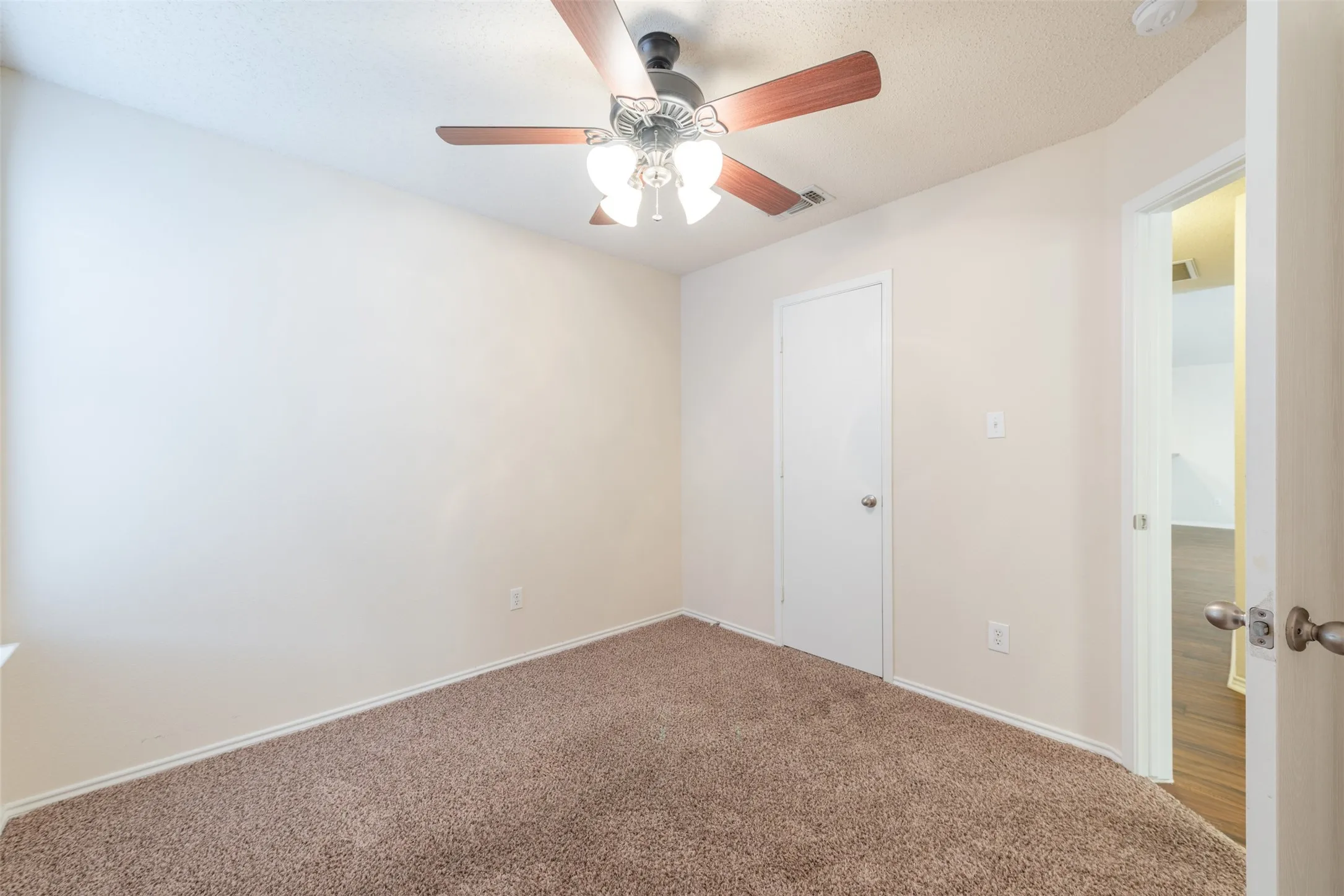 Single Family Residence For Rent in Parker County , 201 Whitestone Way, Weatherford, Texas 76085, 4 Bedroom, 2 Bathroom, 2 Garage spaces, 1,833 Sqft, built in 2002, mls#21344886, Real Estate Agent in Weatherford, Homes For Rent in Parker county, Homes For Rent in Weatherford, Realtor in Weatherford Texas, Real Estate Brokerage Independent Realty Texas, Luminita Cordes Realtor