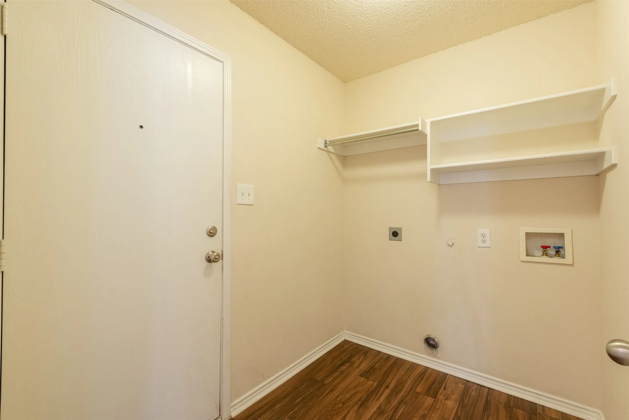Single Family Residence For Rent in Parker County , 201 Whitestone Way, Weatherford, Texas 76085, 4 Bedroom, 2 Bathroom, 2 Garage spaces, 1,833 Sqft, built in 2002, mls#21344886, Real Estate Agent in Weatherford, Homes For Rent in Parker county, Homes For Rent in Weatherford, Realtor in Weatherford Texas, Real Estate Brokerage Independent Realty Texas, Luminita Cordes Realtor