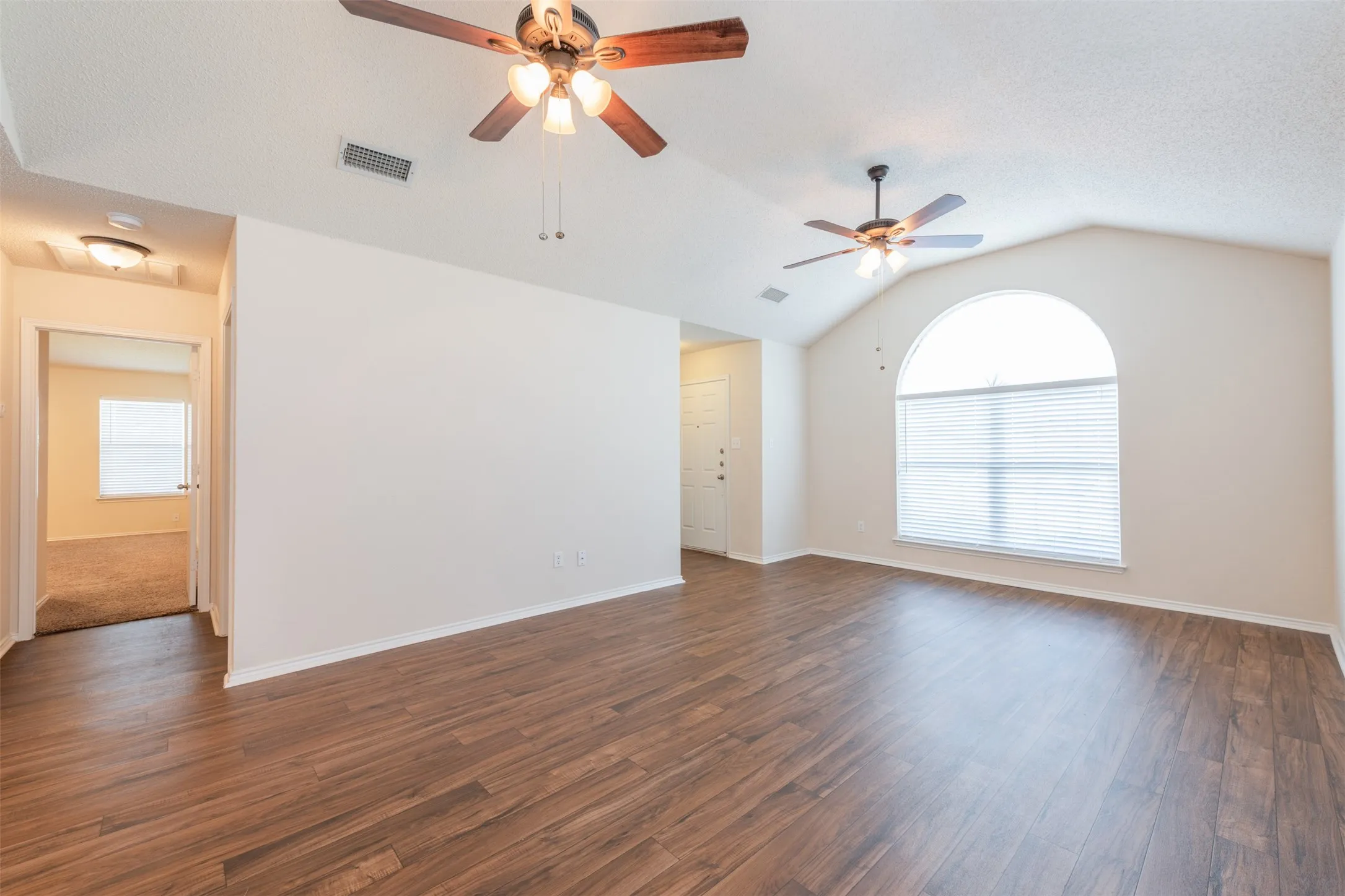 Single Family Residence For Rent in Parker County , 201 Whitestone Way, Weatherford, Texas 76085, 4 Bedroom, 2 Bathroom, 2 Garage spaces, 1,833 Sqft, built in 2002, mls#21344886, Real Estate Agent in Weatherford, Homes For Rent in Parker county, Homes For Rent in Weatherford, Realtor in Weatherford Texas, Real Estate Brokerage Independent Realty Texas, Luminita Cordes Realtor