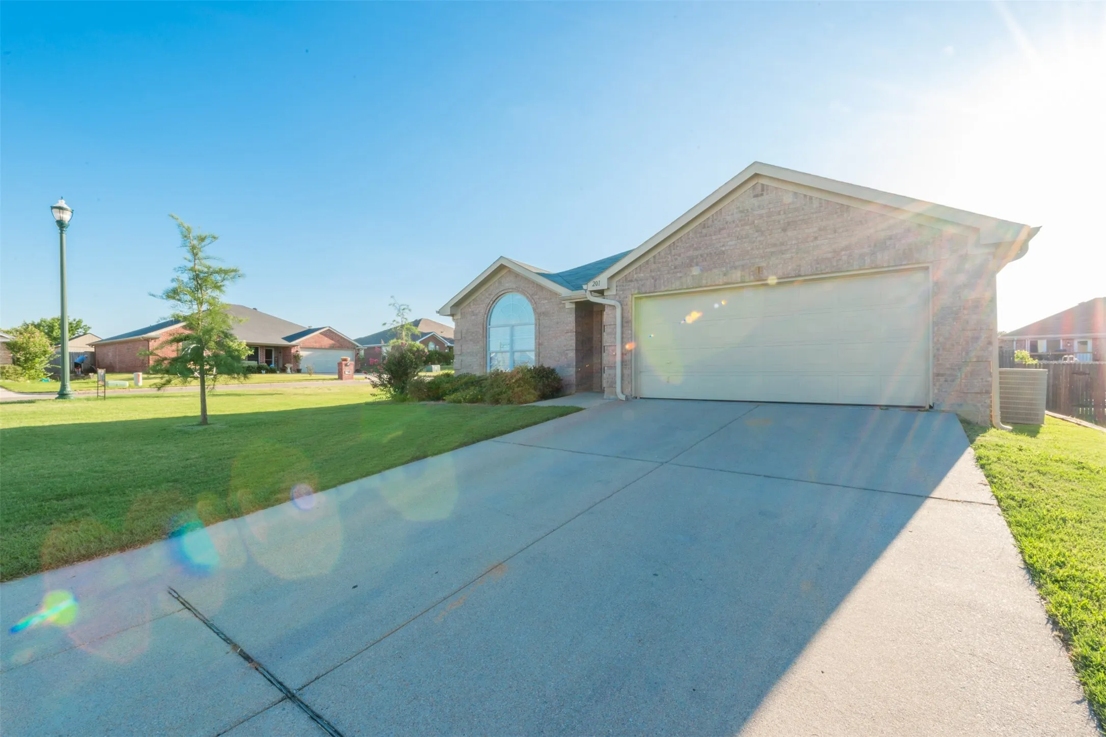 Single Family Residence For Rent in Parker County , 201 Whitestone Way, Weatherford, Texas 76085, 4 Bedroom, 2 Bathroom, 2 Garage spaces, 1,833 Sqft, built in 2002, mls#21344886, Real Estate Agent in Weatherford, Homes For Rent in Parker county, Homes For Rent in Weatherford, Realtor in Weatherford Texas, Real Estate Brokerage Independent Realty Texas, Luminita Cordes Realtor