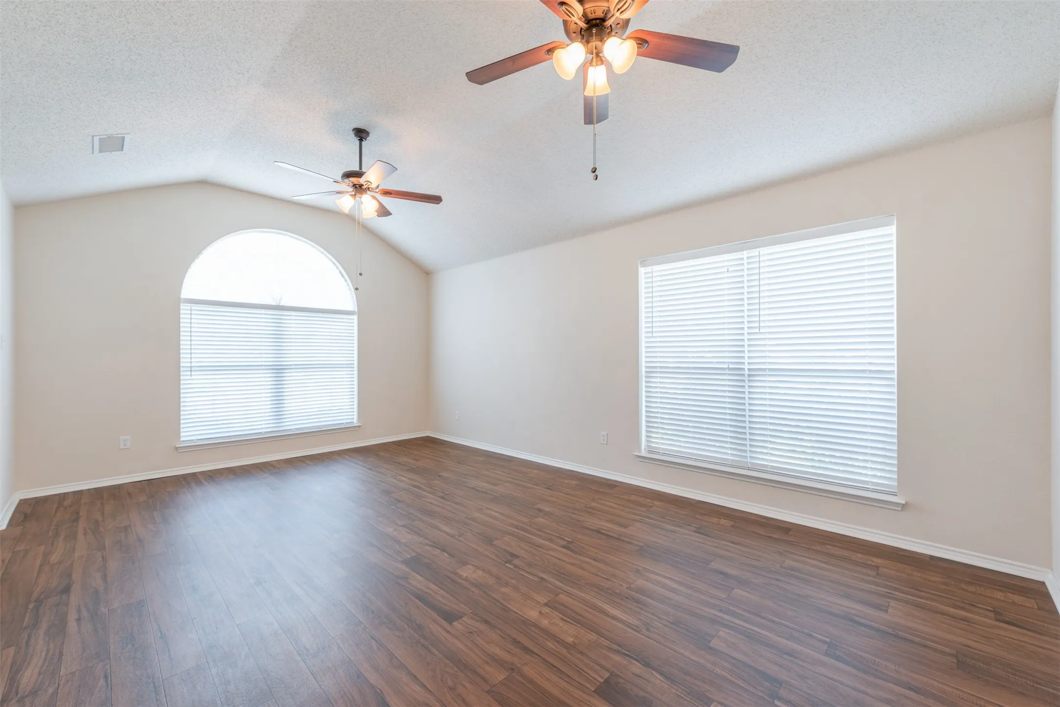 Single Family Residence For Rent in Parker County , 201 Whitestone Way, Weatherford, Texas 76085, 4 Bedroom, 2 Bathroom, 2 Garage spaces, 1,833 Sqft, built in 2002, mls#21344886, Real Estate Agent in Weatherford, Homes For Rent in Parker county, Homes For Rent in Weatherford, Realtor in Weatherford Texas, Real Estate Brokerage Independent Realty Texas, Luminita Cordes Realtor