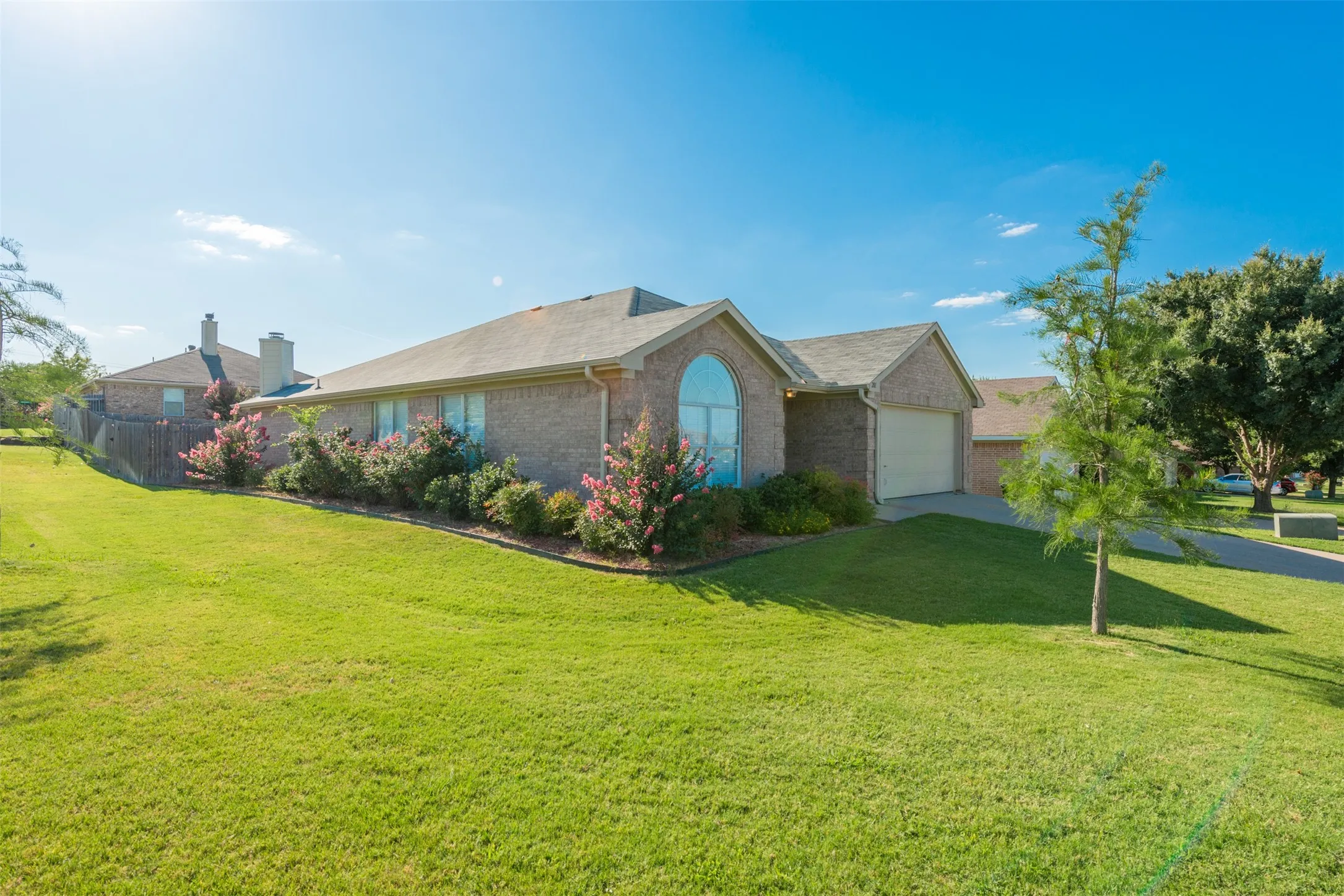 Single Family Residence For Rent in Parker County , 201 Whitestone Way, Weatherford, Texas 76085, 4 Bedroom, 2 Bathroom, 2 Garage spaces, 1,833 Sqft, built in 2002, mls#21344886, Real Estate Agent in Weatherford, Homes For Rent in Parker county, Homes For Rent in Weatherford, Realtor in Weatherford Texas, Real Estate Brokerage Independent Realty Texas, Luminita Cordes Realtor