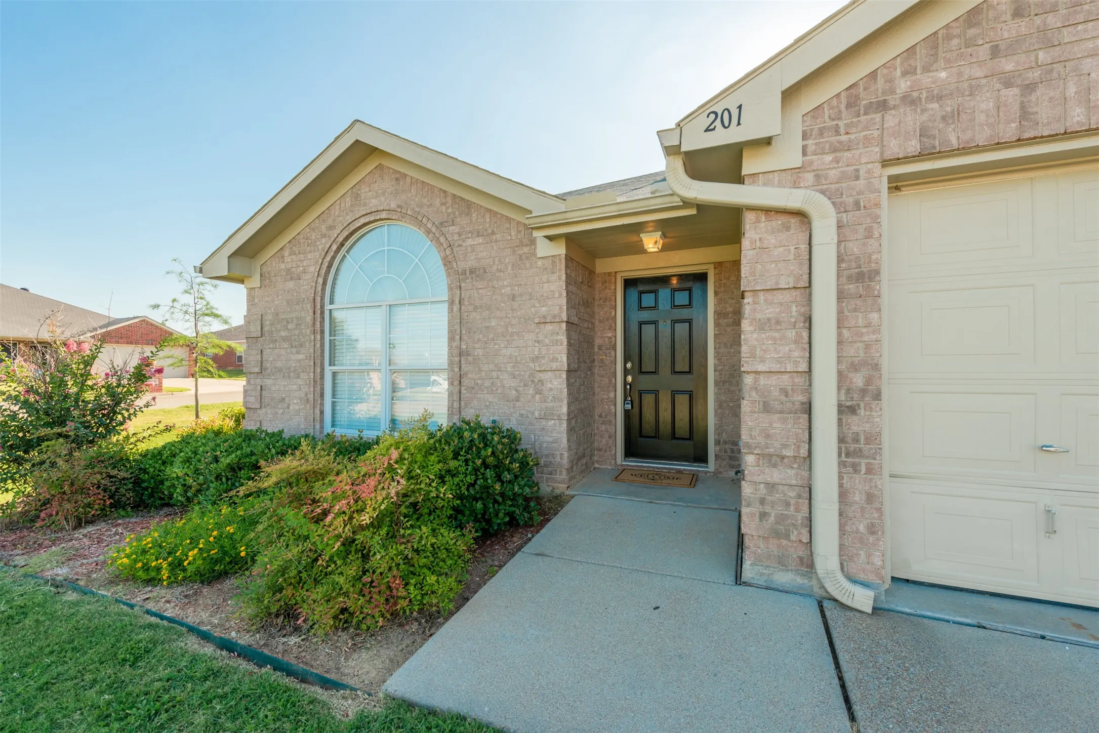Single Family Residence For Rent in Parker County , 201 Whitestone Way, Weatherford, Texas 76085, 4 Bedroom, 2 Bathroom, 2 Garage spaces, 1,833 Sqft, built in 2002, mls#21344886, Real Estate Agent in Weatherford, Homes For Rent in Parker county, Homes For Rent in Weatherford, Realtor in Weatherford Texas, Real Estate Brokerage Independent Realty Texas, Luminita Cordes Realtor