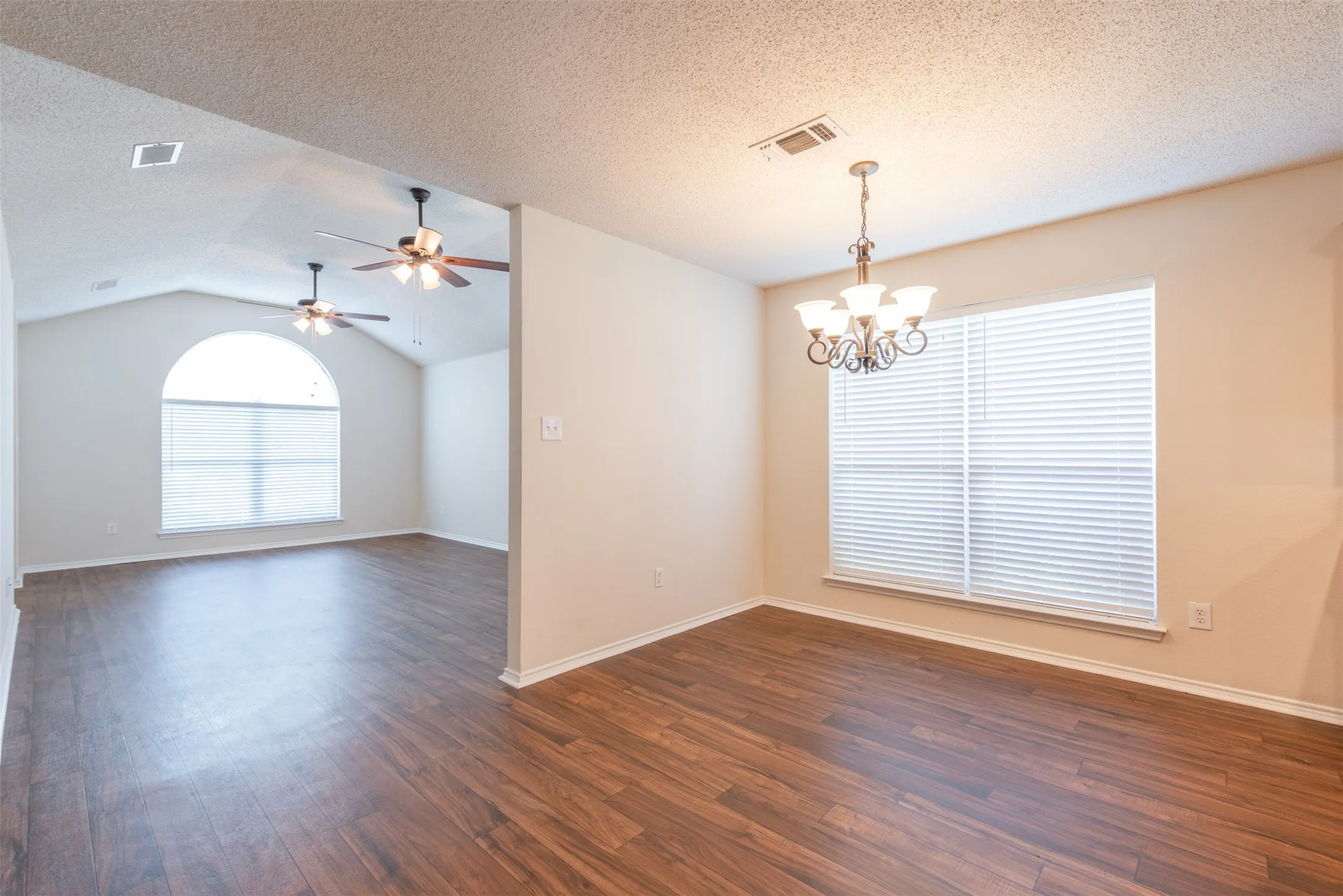 Single Family Residence For Rent in Parker County , 201 Whitestone Way, Weatherford, Texas 76085, 4 Bedroom, 2 Bathroom, 2 Garage spaces, 1,833 Sqft, built in 2002, mls#21344886, Real Estate Agent in Weatherford, Homes For Rent in Parker county, Homes For Rent in Weatherford, Realtor in Weatherford Texas, Real Estate Brokerage Independent Realty Texas, Luminita Cordes Realtor