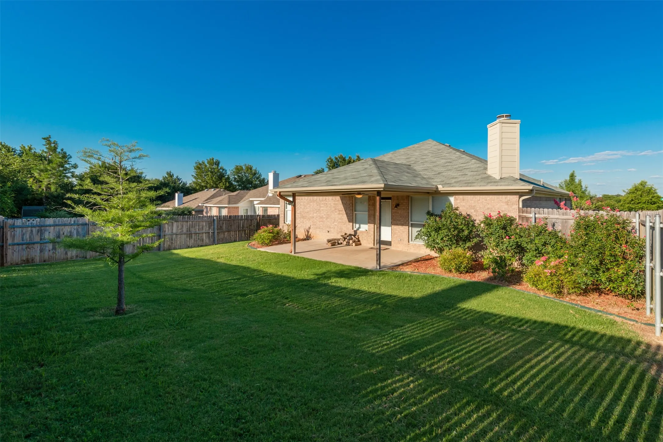 Single Family Residence For Rent in Parker County , 201 Whitestone Way, Weatherford, Texas 76085, 4 Bedroom, 2 Bathroom, 2 Garage spaces, 1,833 Sqft, built in 2002, mls#21344886, Real Estate Agent in Weatherford, Homes For Rent in Parker county, Homes For Rent in Weatherford, Realtor in Weatherford Texas, Real Estate Brokerage Independent Realty Texas, Luminita Cordes Realtor