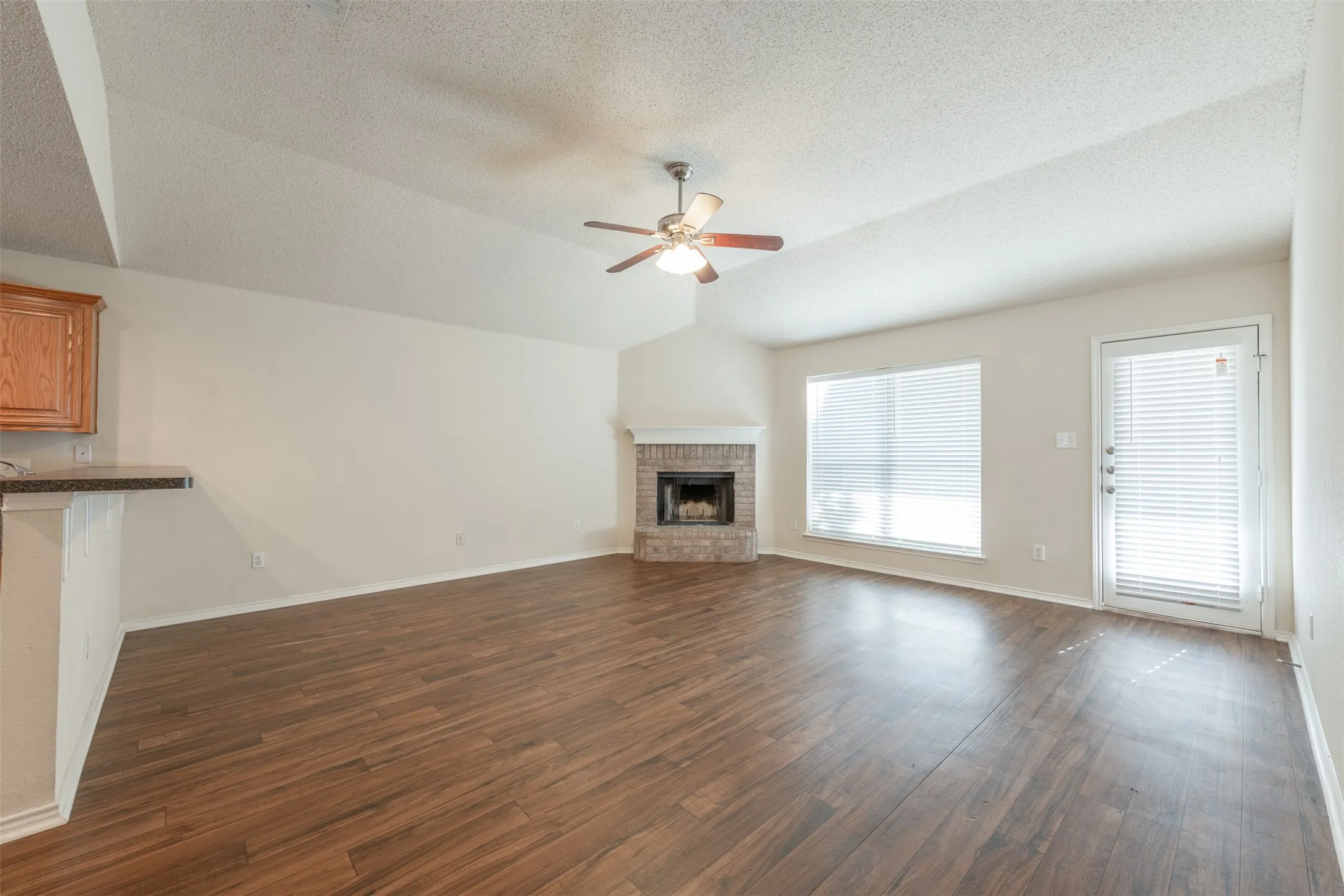 Single Family Residence For Rent in Parker County , 201 Whitestone Way, Weatherford, Texas 76085, 4 Bedroom, 2 Bathroom, 2 Garage spaces, 1,833 Sqft, built in 2002, mls#21344886, Real Estate Agent in Weatherford, Homes For Rent in Parker county, Homes For Rent in Weatherford, Realtor in Weatherford Texas, Real Estate Brokerage Independent Realty Texas, Luminita Cordes Realtor