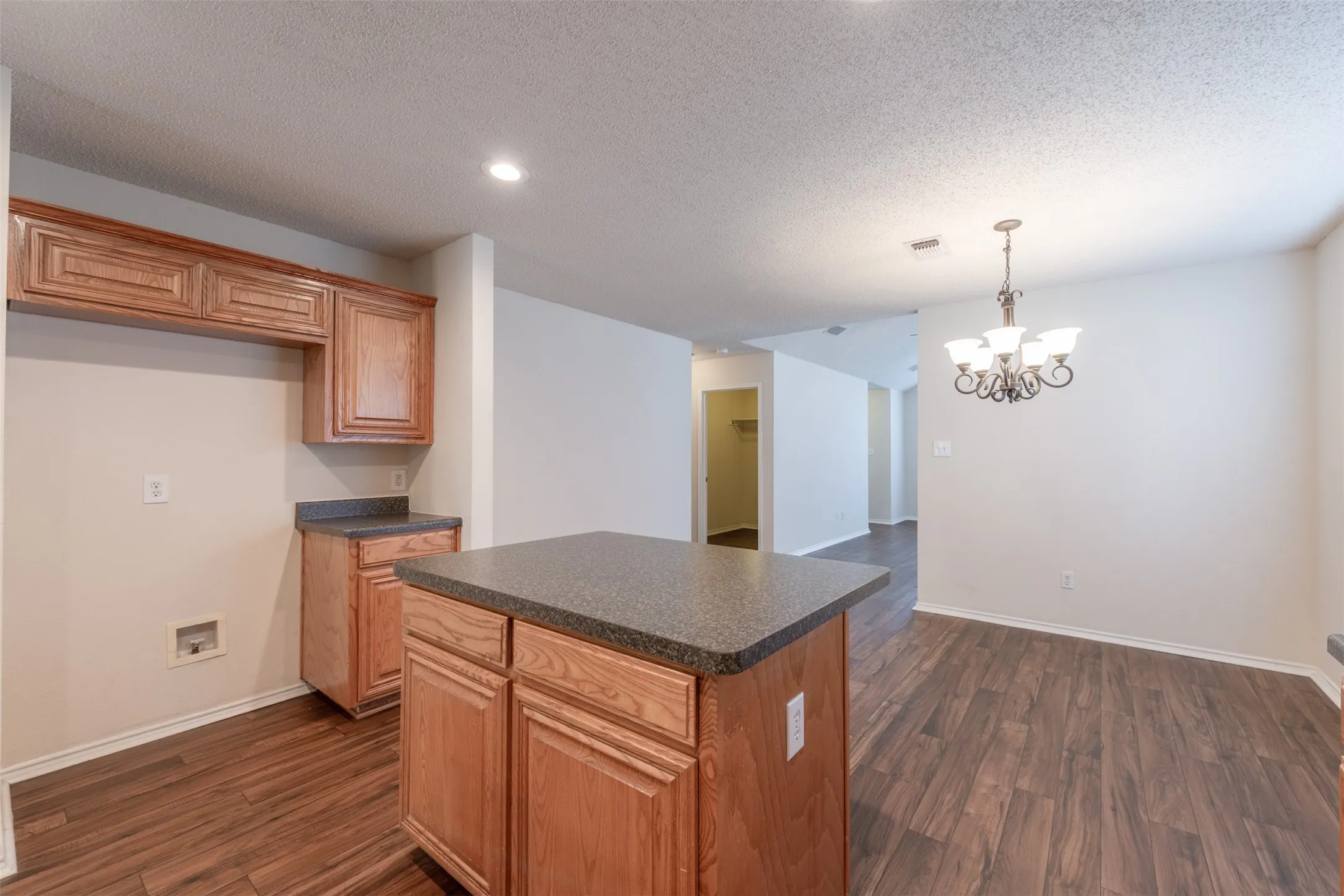 Single Family Residence For Rent in Parker County , 201 Whitestone Way, Weatherford, Texas 76085, 4 Bedroom, 2 Bathroom, 2 Garage spaces, 1,833 Sqft, built in 2002, mls#21344886, Real Estate Agent in Weatherford, Homes For Rent in Parker county, Homes For Rent in Weatherford, Realtor in Weatherford Texas, Real Estate Brokerage Independent Realty Texas, Luminita Cordes Realtor