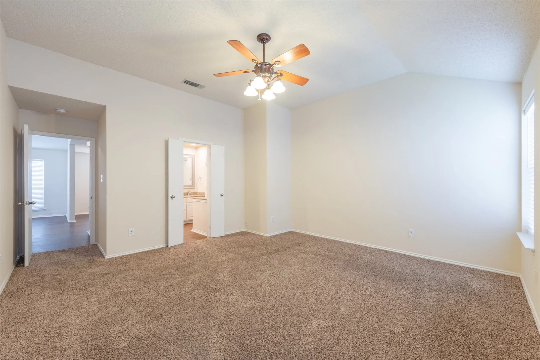 Single Family Residence For Rent in Parker County , 201 Whitestone Way, Weatherford, Texas 76085, 4 Bedroom, 2 Bathroom, 2 Garage spaces, 1,833 Sqft, built in 2002, mls#21344886, Real Estate Agent in Weatherford, Homes For Rent in Parker county, Homes For Rent in Weatherford, Realtor in Weatherford Texas, Real Estate Brokerage Independent Realty Texas, Luminita Cordes Realtor