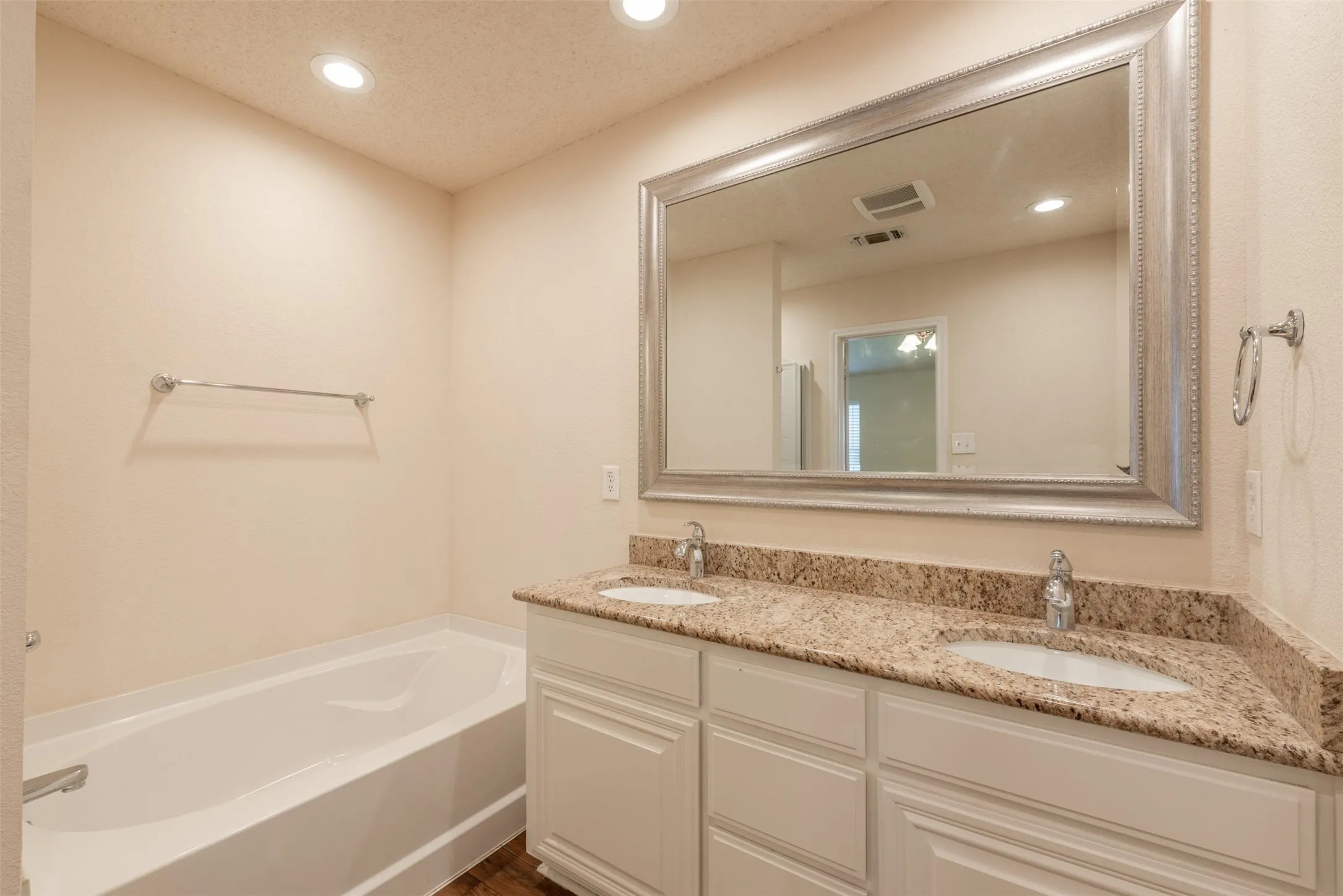 Single Family Residence For Rent in Parker County , 201 Whitestone Way, Weatherford, Texas 76085, 4 Bedroom, 2 Bathroom, 2 Garage spaces, 1,833 Sqft, built in 2002, mls#21344886, Real Estate Agent in Weatherford, Homes For Rent in Parker county, Homes For Rent in Weatherford, Realtor in Weatherford Texas, Real Estate Brokerage Independent Realty Texas, Luminita Cordes Realtor