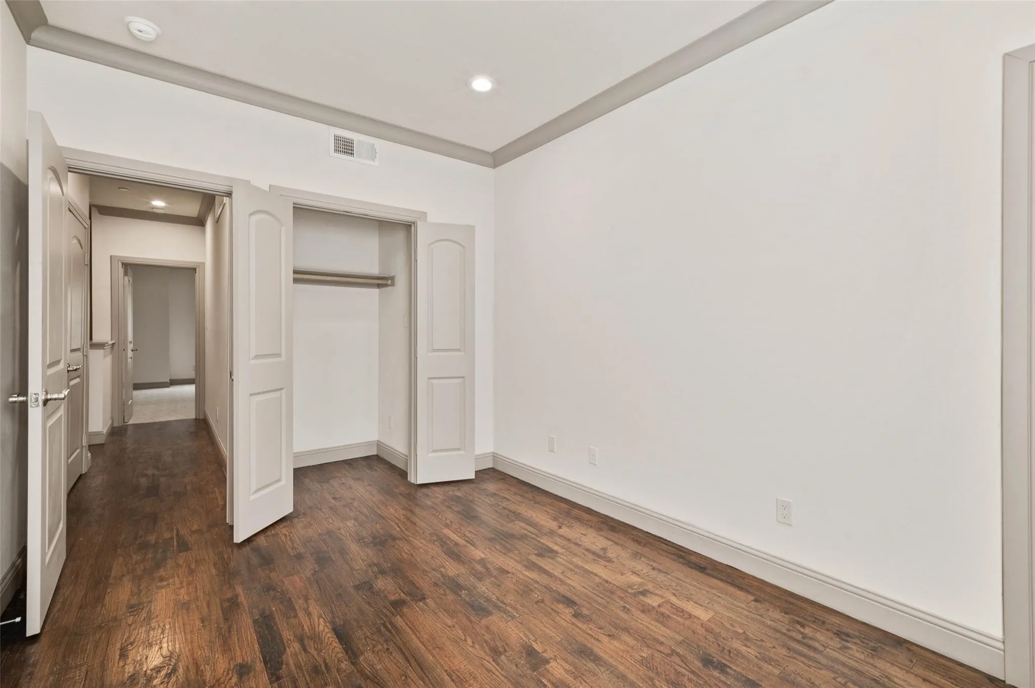 Townhouse For Rent in Dallas County , 3142 Ross Avenue 3, Dallas, Texas 75204, 3 Bedroom, 4 Bathroom, 2 Garage spaces, 2,030 Sqft, built in 2014, mls#21344873, Real Estate Agent in Dallas, Homes For Rent in Dallas county, Homes For Rent in Dallas, Realtor in Dallas Texas, Real Estate Brokerage Independent Realty Texas, Luminita Cordes Realtor