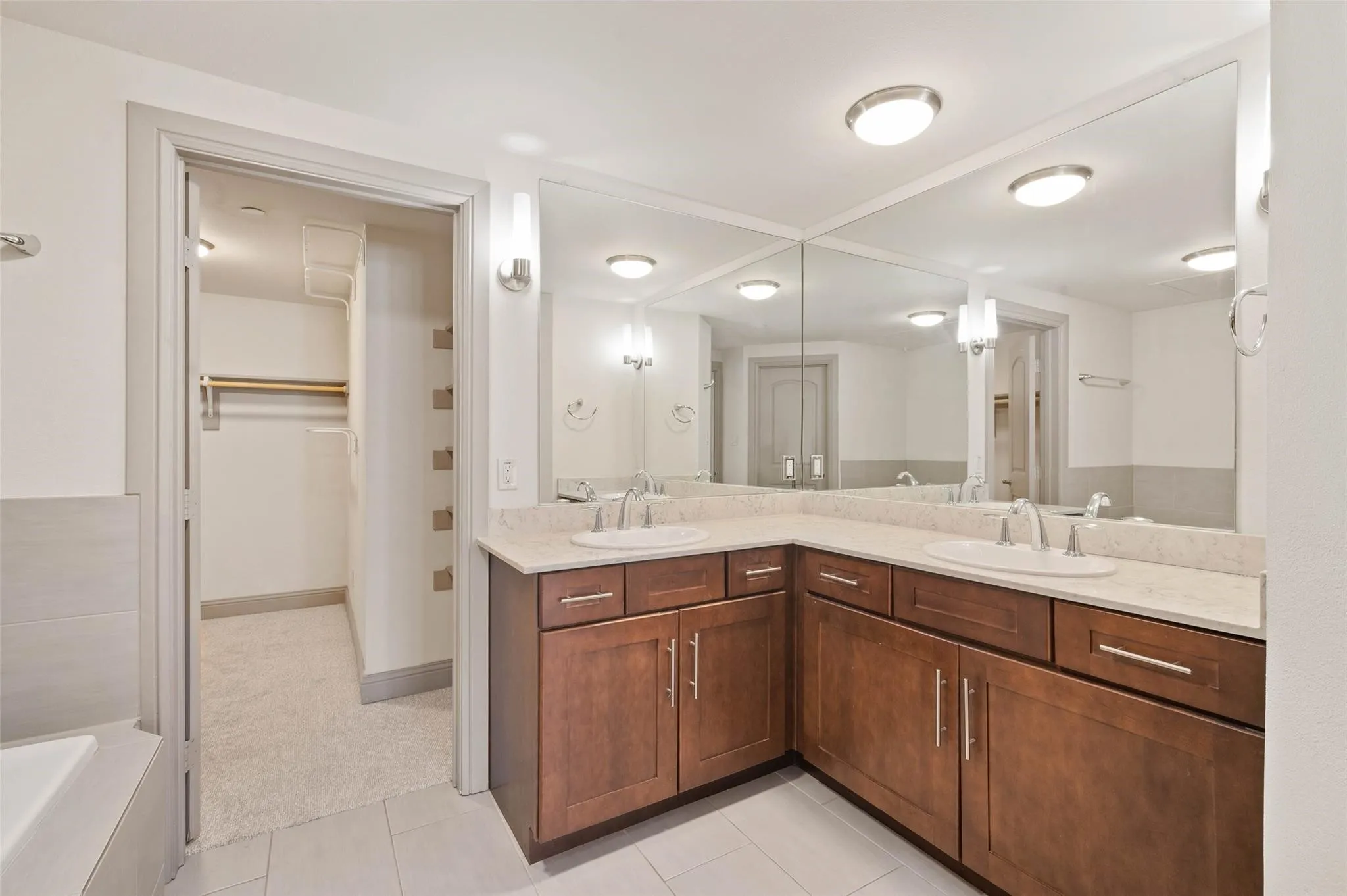 Townhouse For Rent in Dallas County , 3142 Ross Avenue 3, Dallas, Texas 75204, 3 Bedroom, 4 Bathroom, 2 Garage spaces, 2,030 Sqft, built in 2014, mls#21344873, Real Estate Agent in Dallas, Homes For Rent in Dallas county, Homes For Rent in Dallas, Realtor in Dallas Texas, Real Estate Brokerage Independent Realty Texas, Luminita Cordes Realtor