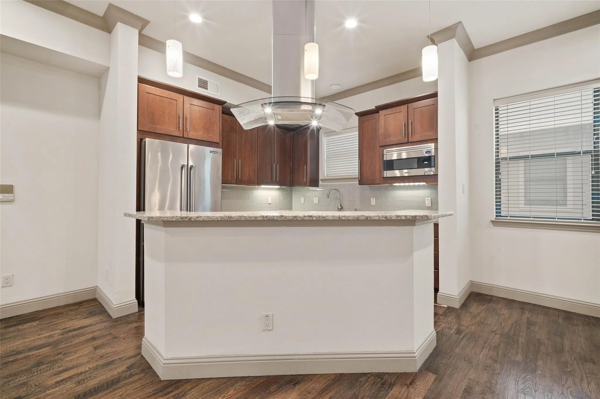 Townhouse For Rent in Dallas County , 3142 Ross Avenue 3, Dallas, Texas 75204, 3 Bedroom, 4 Bathroom, 2 Garage spaces, 2,030 Sqft, built in 2014, mls#21344873, Real Estate Agent in Dallas, Homes For Rent in Dallas county, Homes For Rent in Dallas, Realtor in Dallas Texas, Real Estate Brokerage Independent Realty Texas, Luminita Cordes Realtor