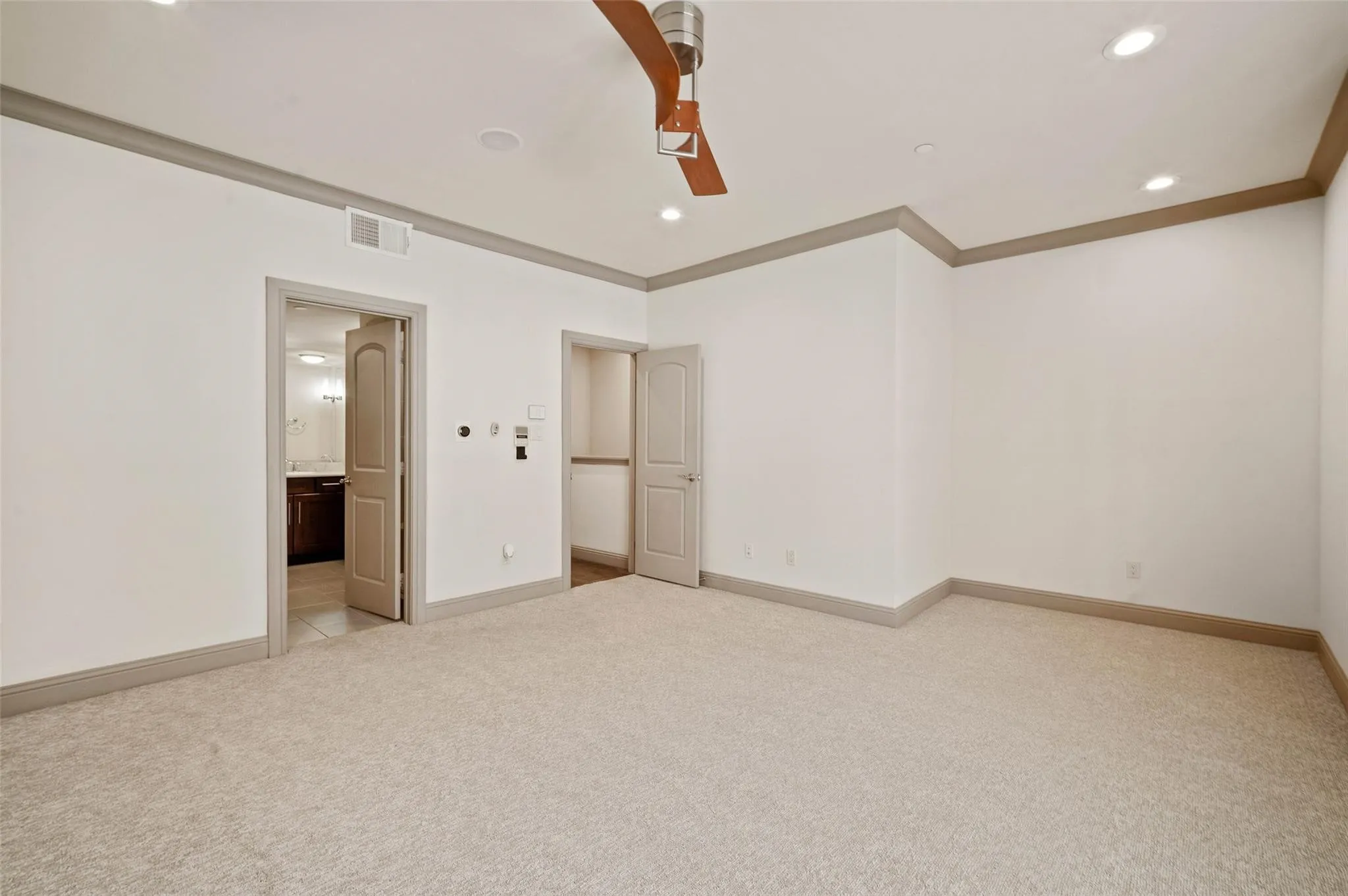 Townhouse For Rent in Dallas County , 3142 Ross Avenue 3, Dallas, Texas 75204, 3 Bedroom, 4 Bathroom, 2 Garage spaces, 2,030 Sqft, built in 2014, mls#21344873, Real Estate Agent in Dallas, Homes For Rent in Dallas county, Homes For Rent in Dallas, Realtor in Dallas Texas, Real Estate Brokerage Independent Realty Texas, Luminita Cordes Realtor