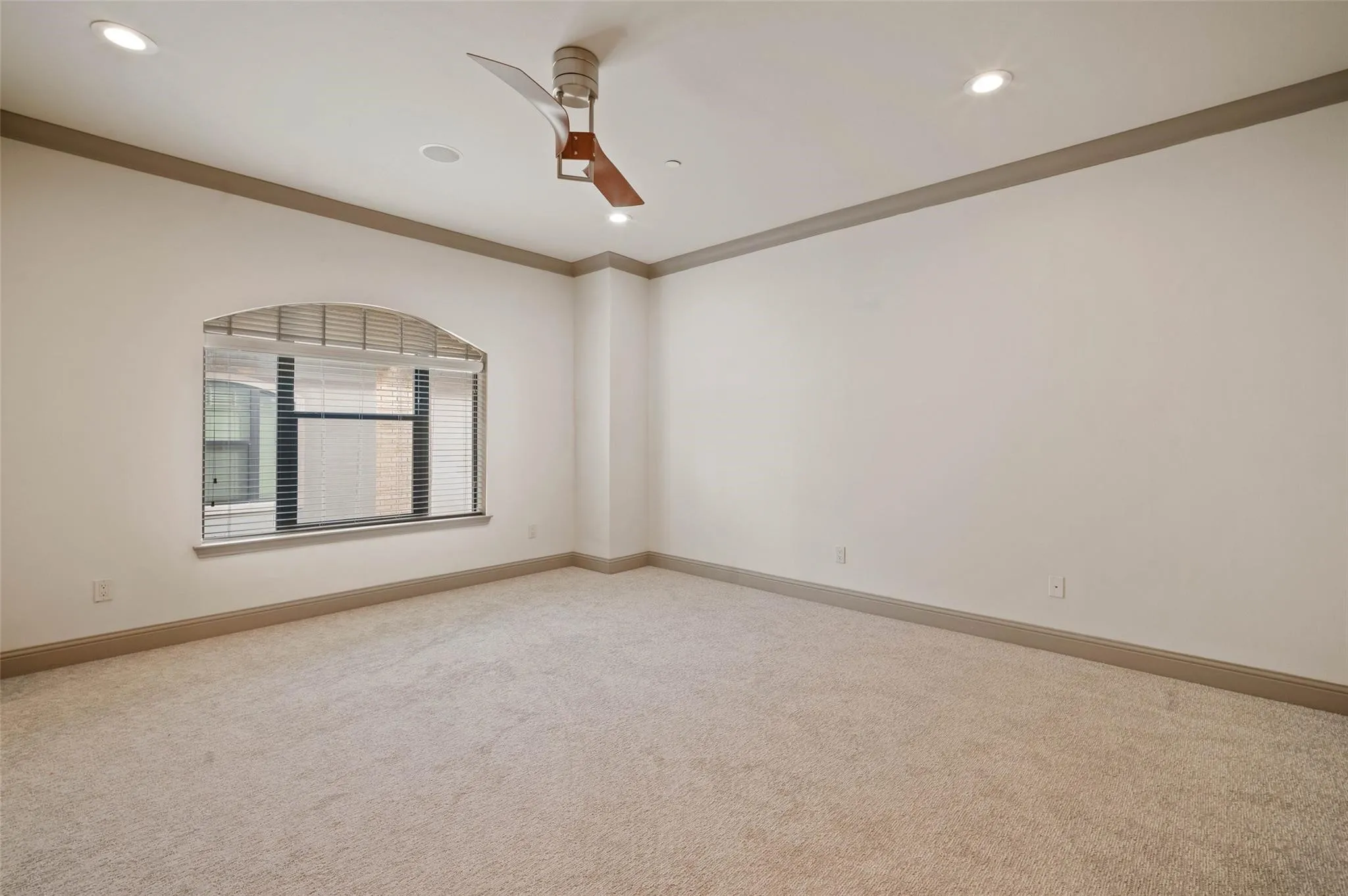 Townhouse For Rent in Dallas County , 3142 Ross Avenue 3, Dallas, Texas 75204, 3 Bedroom, 4 Bathroom, 2 Garage spaces, 2,030 Sqft, built in 2014, mls#21344873, Real Estate Agent in Dallas, Homes For Rent in Dallas county, Homes For Rent in Dallas, Realtor in Dallas Texas, Real Estate Brokerage Independent Realty Texas, Luminita Cordes Realtor