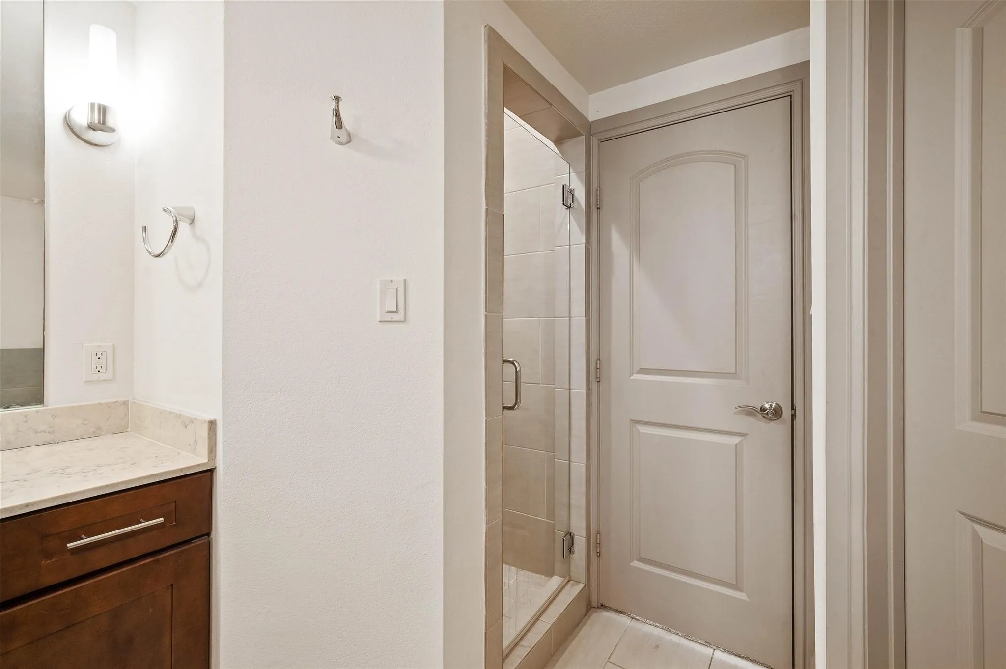 Townhouse For Rent in Dallas County , 3142 Ross Avenue 3, Dallas, Texas 75204, 3 Bedroom, 4 Bathroom, 2 Garage spaces, 2,030 Sqft, built in 2014, mls#21344873, Real Estate Agent in Dallas, Homes For Rent in Dallas county, Homes For Rent in Dallas, Realtor in Dallas Texas, Real Estate Brokerage Independent Realty Texas, Luminita Cordes Realtor