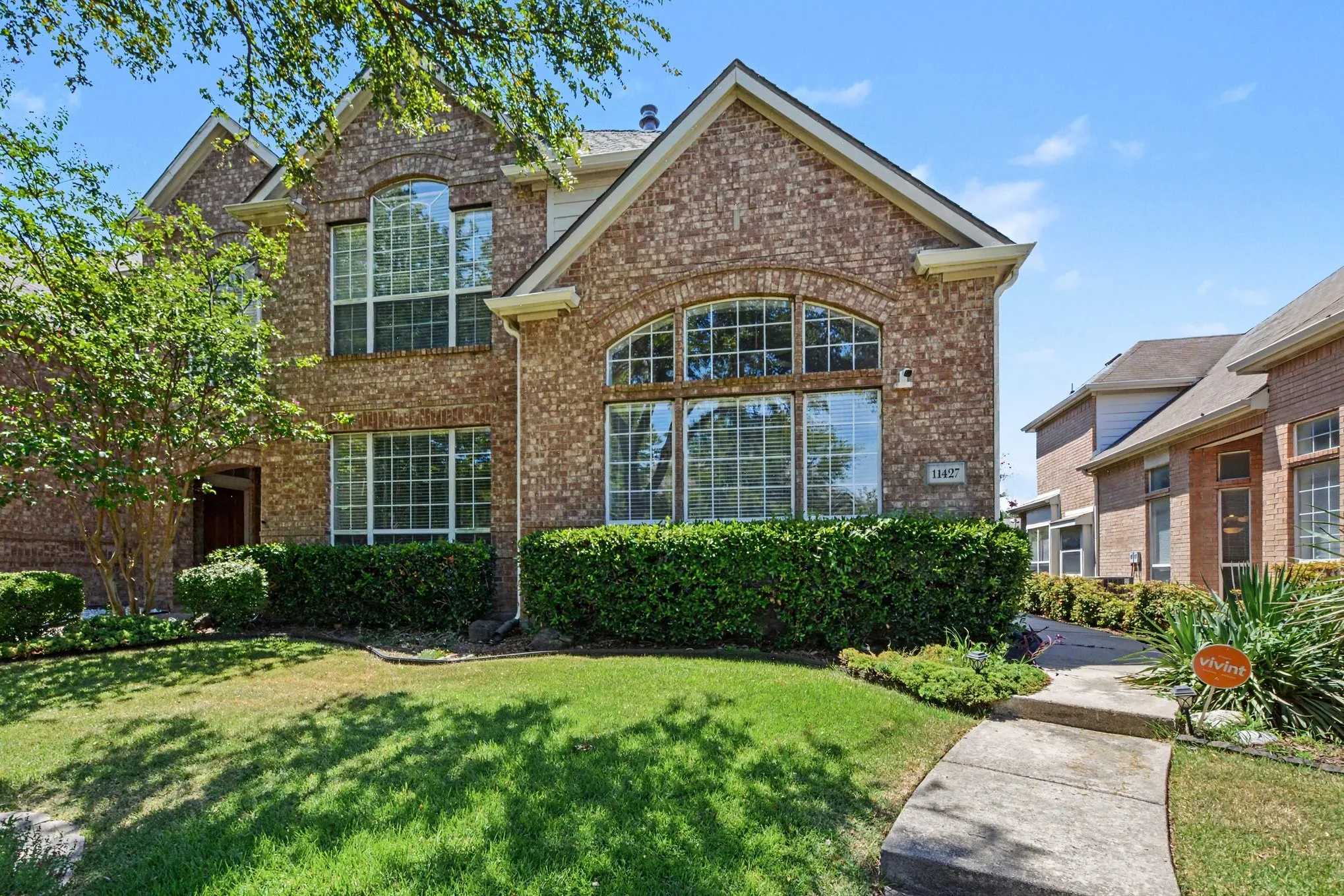 Single Family Residence For Sale in Collin County , 11427 Still Hollow Drive, Frisco, Texas 75035, 3 Bedroom, 3 Bathroom, 2 Garage spaces, 2,004 Sqft, built in 2001, mls#21344601, Real Estate Agent in Frisco, Homes For Sale in Collin county, Homes For Sale in Frisco, Realtor in Frisco Texas, Real Estate Brokerage Independent Realty Texas, Luminita Cordes Realtor