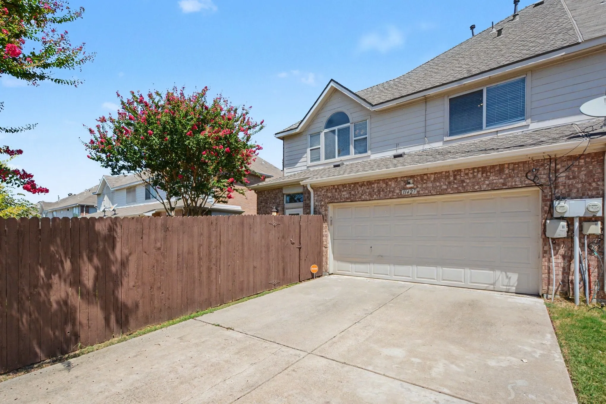 Single Family Residence For Sale in Collin County , 11427 Still Hollow Drive, Frisco, Texas 75035, 3 Bedroom, 3 Bathroom, 2 Garage spaces, 2,004 Sqft, built in 2001, mls#21344601, Real Estate Agent in Frisco, Homes For Sale in Collin county, Homes For Sale in Frisco, Realtor in Frisco Texas, Real Estate Brokerage Independent Realty Texas, Luminita Cordes Realtor