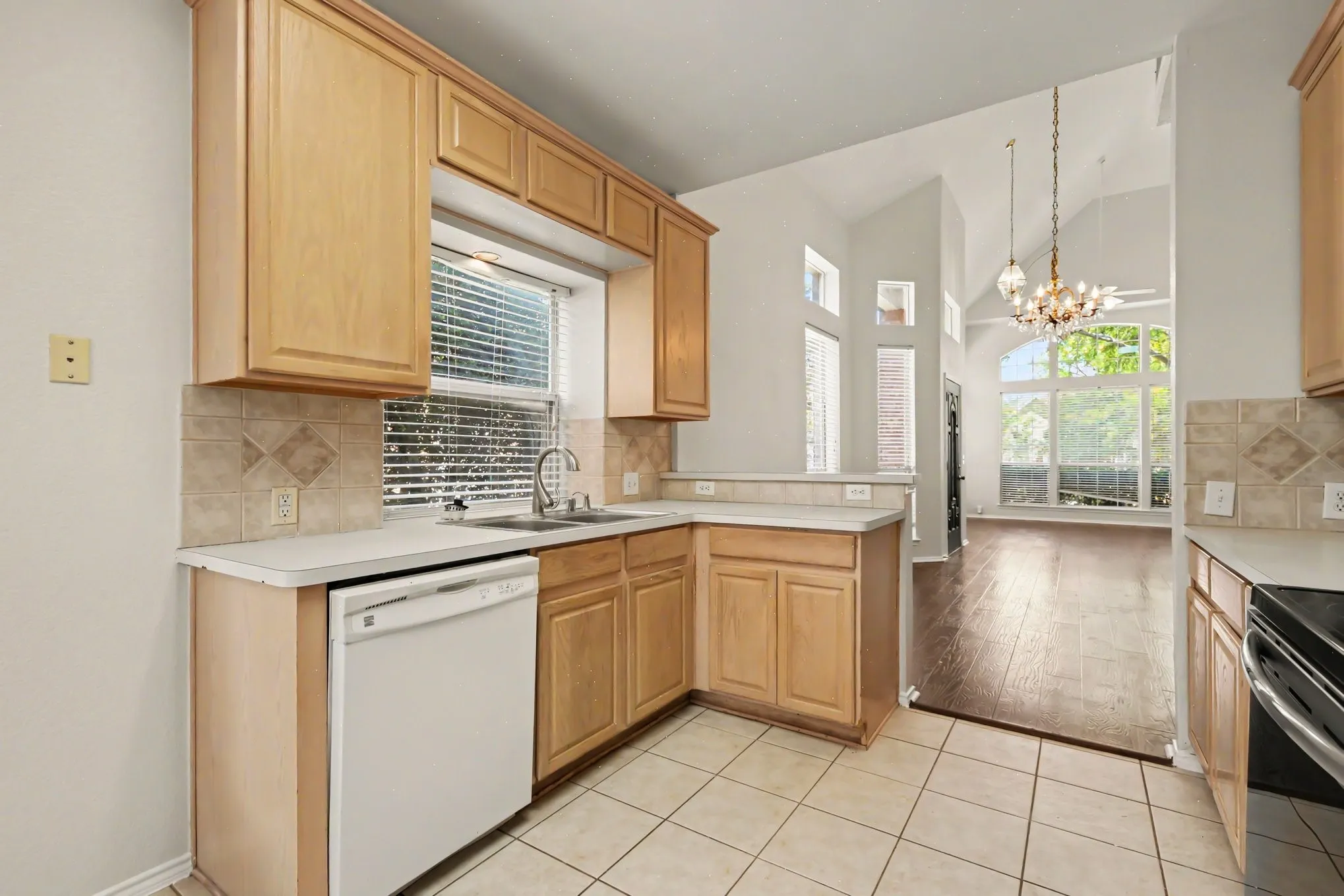 Single Family Residence For Sale in Collin County , 11427 Still Hollow Drive, Frisco, Texas 75035, 3 Bedroom, 3 Bathroom, 2 Garage spaces, 2,004 Sqft, built in 2001, mls#21344601, Real Estate Agent in Frisco, Homes For Sale in Collin county, Homes For Sale in Frisco, Realtor in Frisco Texas, Real Estate Brokerage Independent Realty Texas, Luminita Cordes Realtor