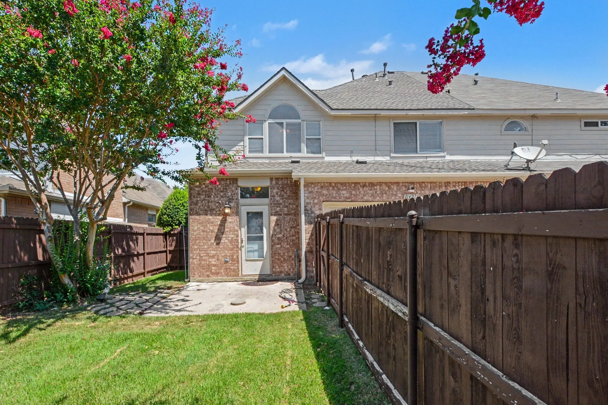 Single Family Residence For Sale in Collin County , 11427 Still Hollow Drive, Frisco, Texas 75035, 3 Bedroom, 3 Bathroom, 2 Garage spaces, 2,004 Sqft, built in 2001, mls#21344601, Real Estate Agent in Frisco, Homes For Sale in Collin county, Homes For Sale in Frisco, Realtor in Frisco Texas, Real Estate Brokerage Independent Realty Texas, Luminita Cordes Realtor