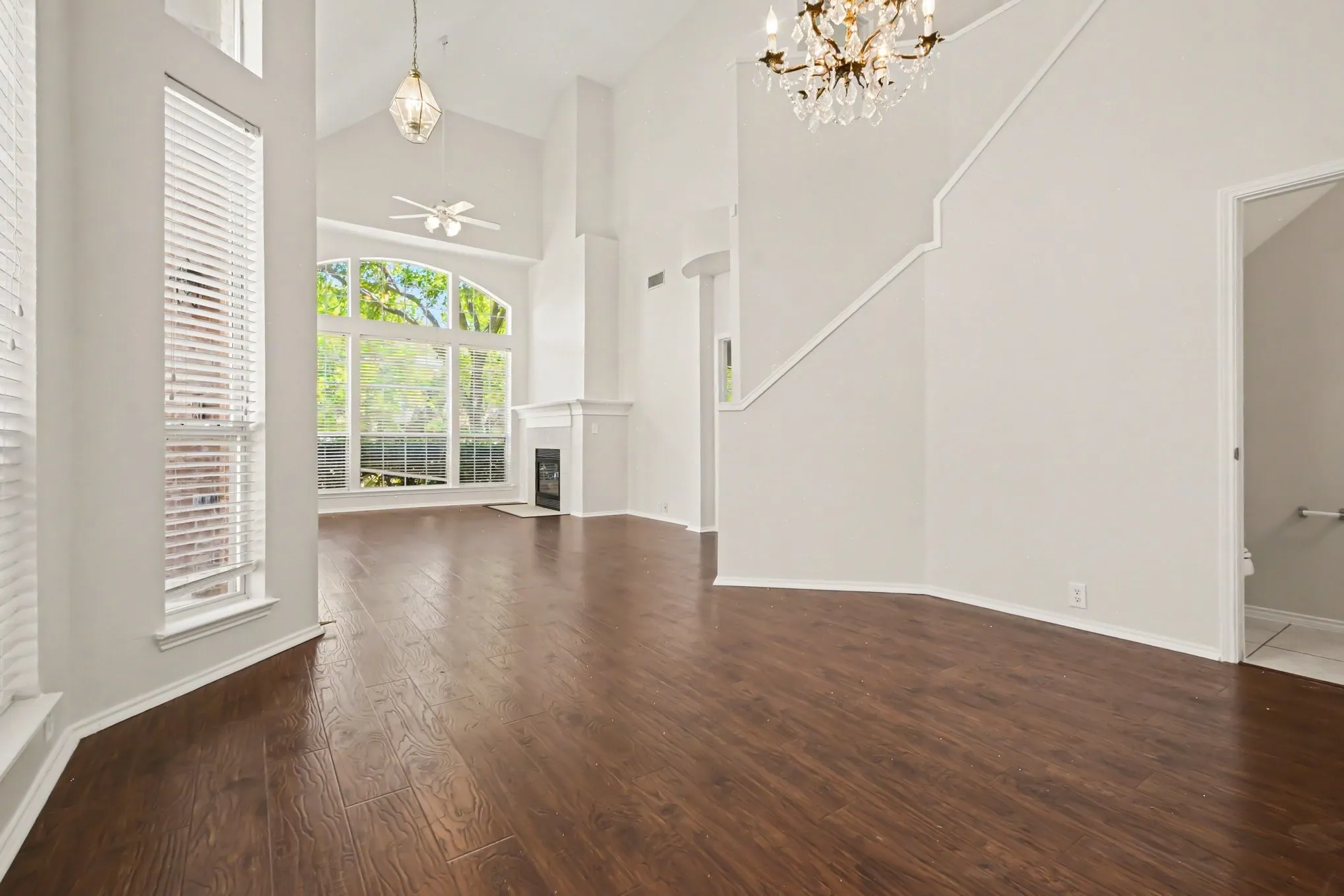 Single Family Residence For Sale in Collin County , 11427 Still Hollow Drive, Frisco, Texas 75035, 3 Bedroom, 3 Bathroom, 2 Garage spaces, 2,004 Sqft, built in 2001, mls#21344601, Real Estate Agent in Frisco, Homes For Sale in Collin county, Homes For Sale in Frisco, Realtor in Frisco Texas, Real Estate Brokerage Independent Realty Texas, Luminita Cordes Realtor