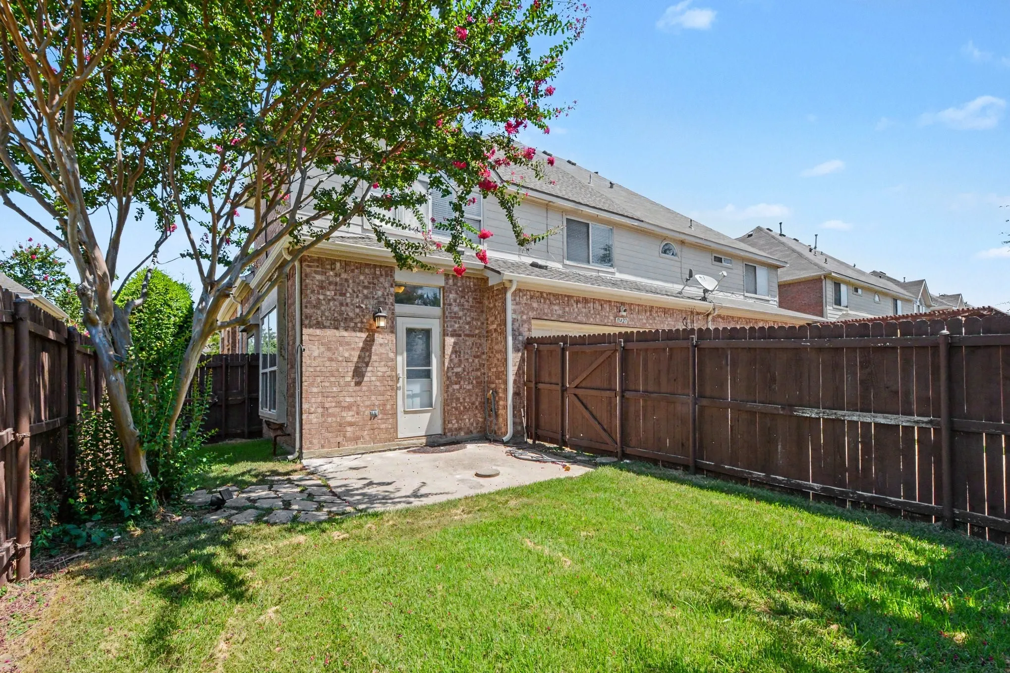 Single Family Residence For Sale in Collin County , 11427 Still Hollow Drive, Frisco, Texas 75035, 3 Bedroom, 3 Bathroom, 2 Garage spaces, 2,004 Sqft, built in 2001, mls#21344601, Real Estate Agent in Frisco, Homes For Sale in Collin county, Homes For Sale in Frisco, Realtor in Frisco Texas, Real Estate Brokerage Independent Realty Texas, Luminita Cordes Realtor