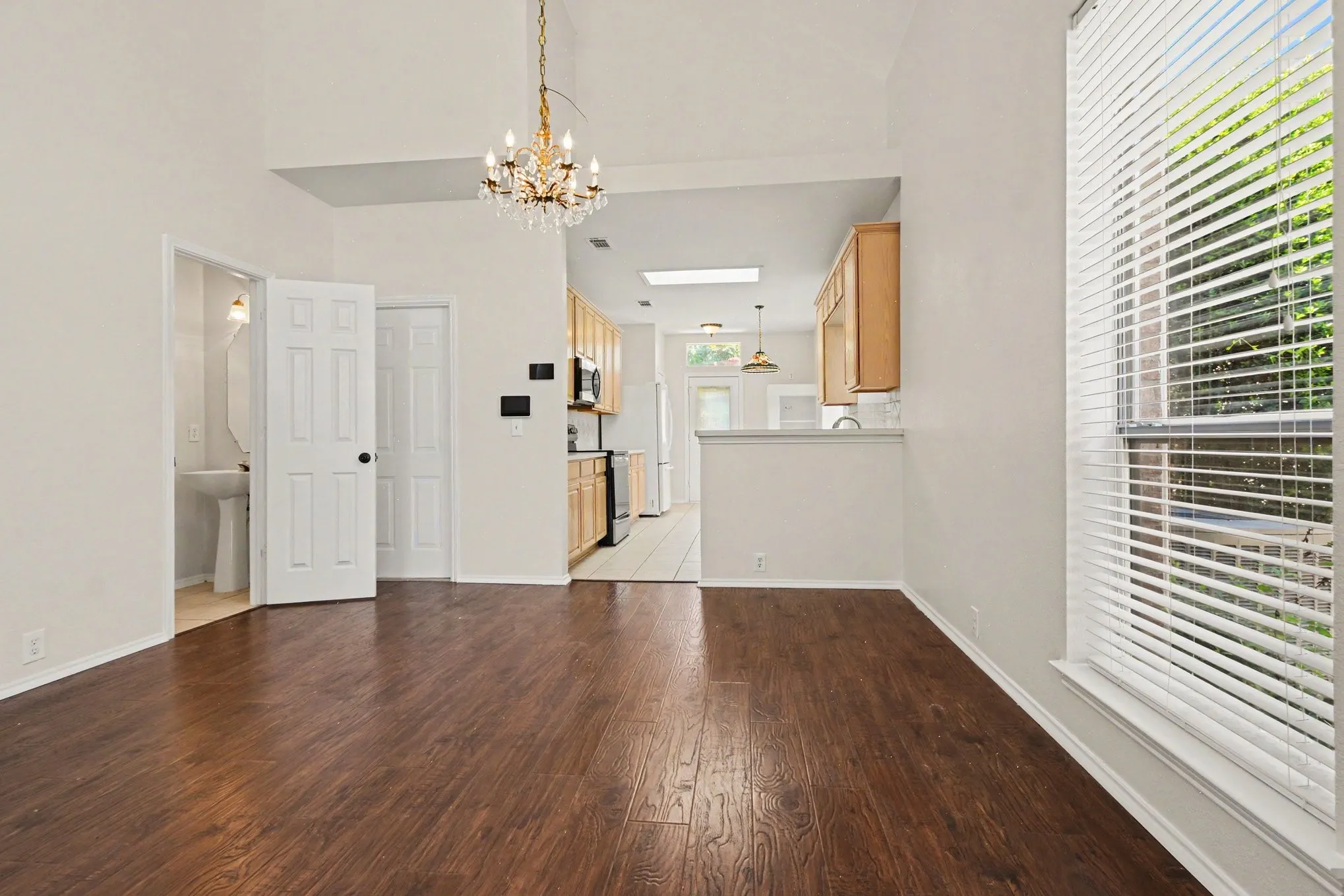 Single Family Residence For Sale in Collin County , 11427 Still Hollow Drive, Frisco, Texas 75035, 3 Bedroom, 3 Bathroom, 2 Garage spaces, 2,004 Sqft, built in 2001, mls#21344601, Real Estate Agent in Frisco, Homes For Sale in Collin county, Homes For Sale in Frisco, Realtor in Frisco Texas, Real Estate Brokerage Independent Realty Texas, Luminita Cordes Realtor