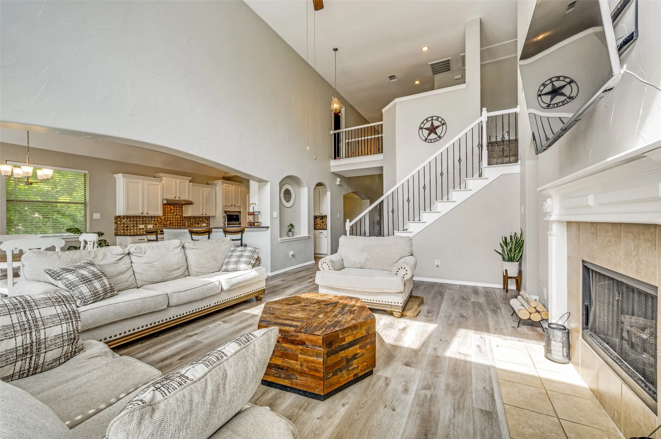 Single Family Residence For Sale in Denton County , 116 Lakehill Court, Hickory Creek, Texas 75065, 5 Bedroom, 3 Bathroom, 2 Garage spaces, 3,373 Sqft, built in 2004, mls#21344727, Real Estate Agent in Hickory Creek, Homes For Sale in Denton county, Homes For Sale in Hickory Creek, Realtor in Hickory Creek Texas, Real Estate Brokerage Independent Realty Texas, Luminita Cordes Realtor