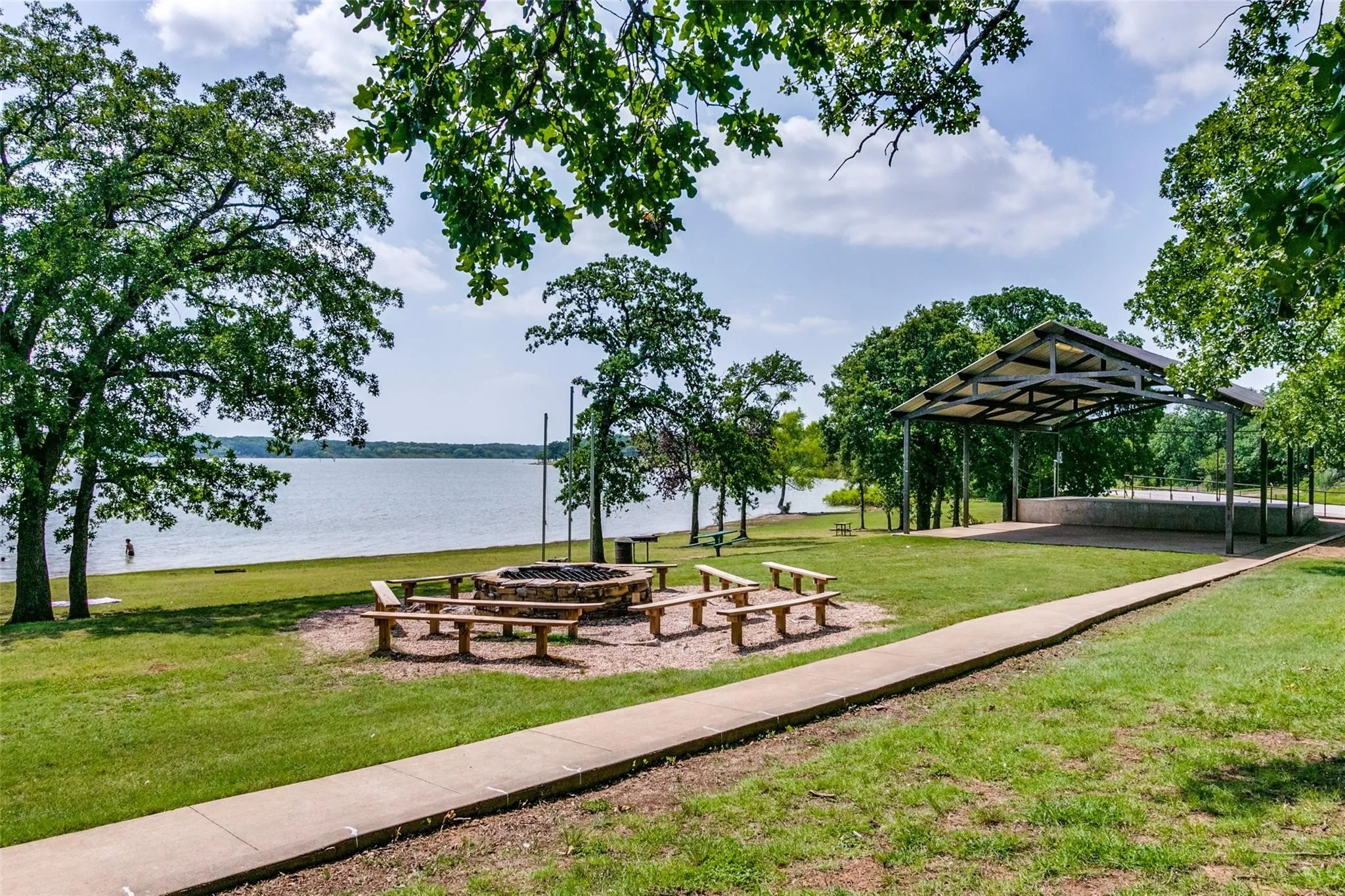 Sycamore Bend Park in Hickory Creek includes camping facilities, a beach area, and plenty of public entertainment space.