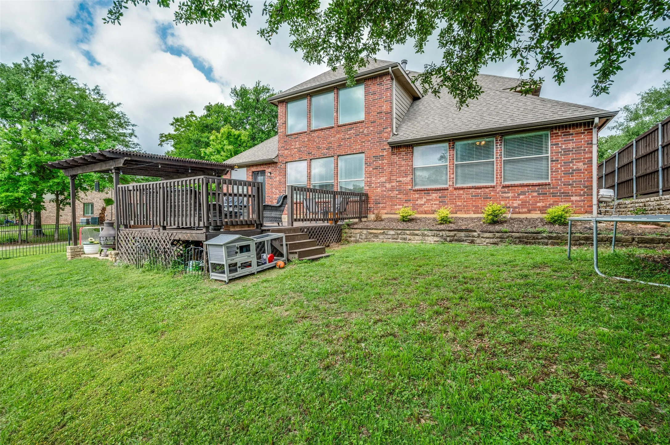 Single Family Residence For Sale in Denton County , 116 Lakehill Court, Hickory Creek, Texas 75065, 5 Bedroom, 3 Bathroom, 2 Garage spaces, 3,373 Sqft, built in 2004, mls#21344727, Real Estate Agent in Hickory Creek, Homes For Sale in Denton county, Homes For Sale in Hickory Creek, Realtor in Hickory Creek Texas, Real Estate Brokerage Independent Realty Texas, Luminita Cordes Realtor