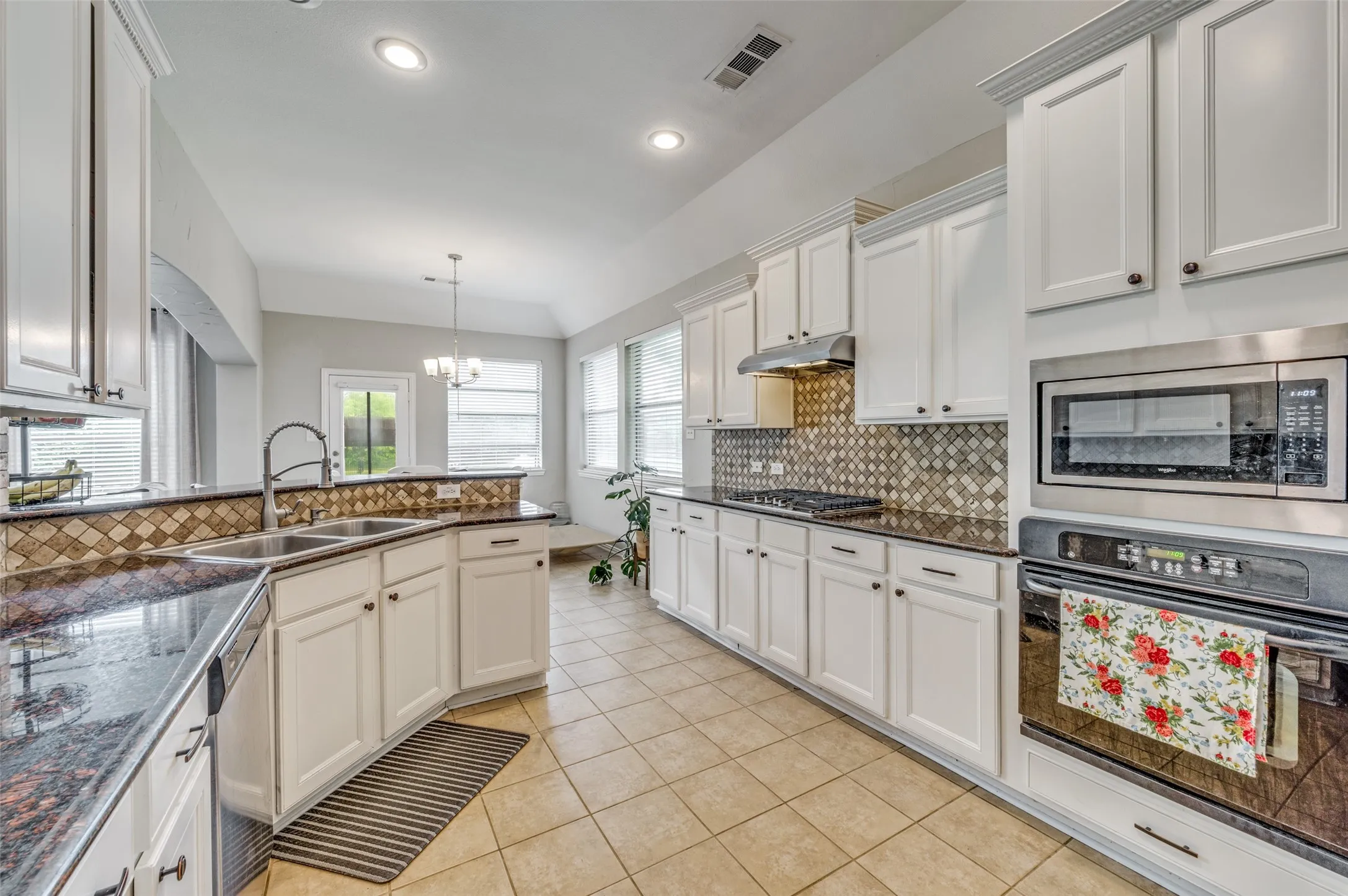 Single Family Residence For Sale in Denton County , 116 Lakehill Court, Hickory Creek, Texas 75065, 5 Bedroom, 3 Bathroom, 2 Garage spaces, 3,373 Sqft, built in 2004, mls#21344727, Real Estate Agent in Hickory Creek, Homes For Sale in Denton county, Homes For Sale in Hickory Creek, Realtor in Hickory Creek Texas, Real Estate Brokerage Independent Realty Texas, Luminita Cordes Realtor