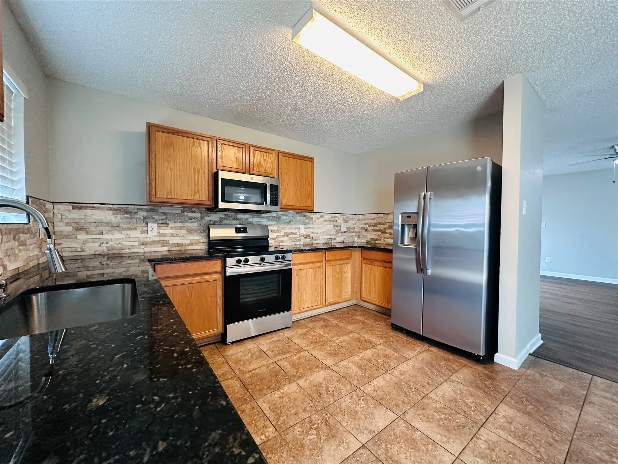 Single Family Residence For Sale in Tarrant County , 8600 Hawkview Drive, Fort Worth, Texas 76179, 3 Bedroom, 2 Bathroom, 2 Garage spaces, 1,637 Sqft, built in 2006, mls#21344563, Real Estate Agent in Fort Worth, Homes For Sale in Tarrant county, Homes For Sale in Fort Worth, Realtor in Fort Worth Texas, Real Estate Brokerage Independent Realty Texas, Luminita Cordes Realtor